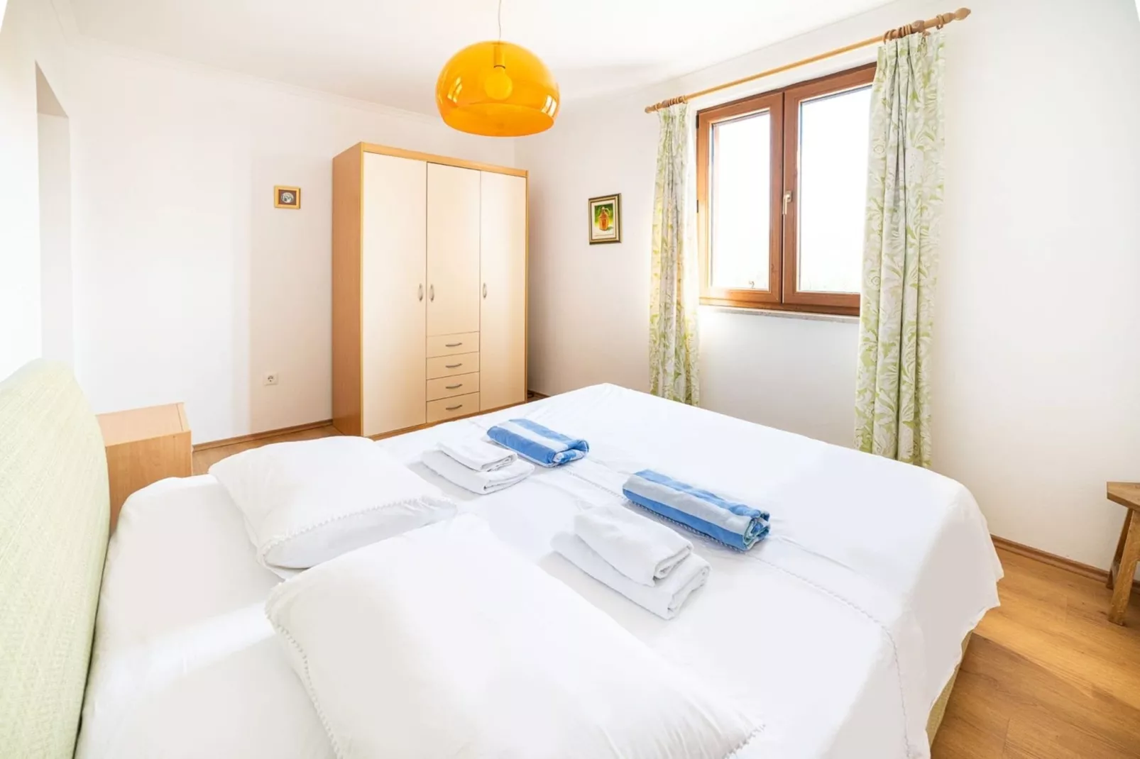 Villa Oliva - Two Bedroom Villa with Terrace and Swimming pool-Schlafzimmer