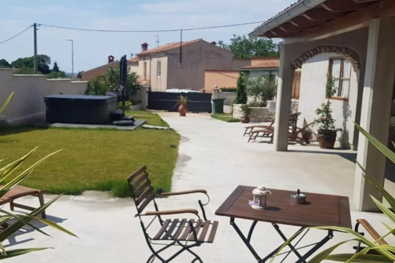 Superior one bedroom apartment ( First floor)-(A1)-Extérieur