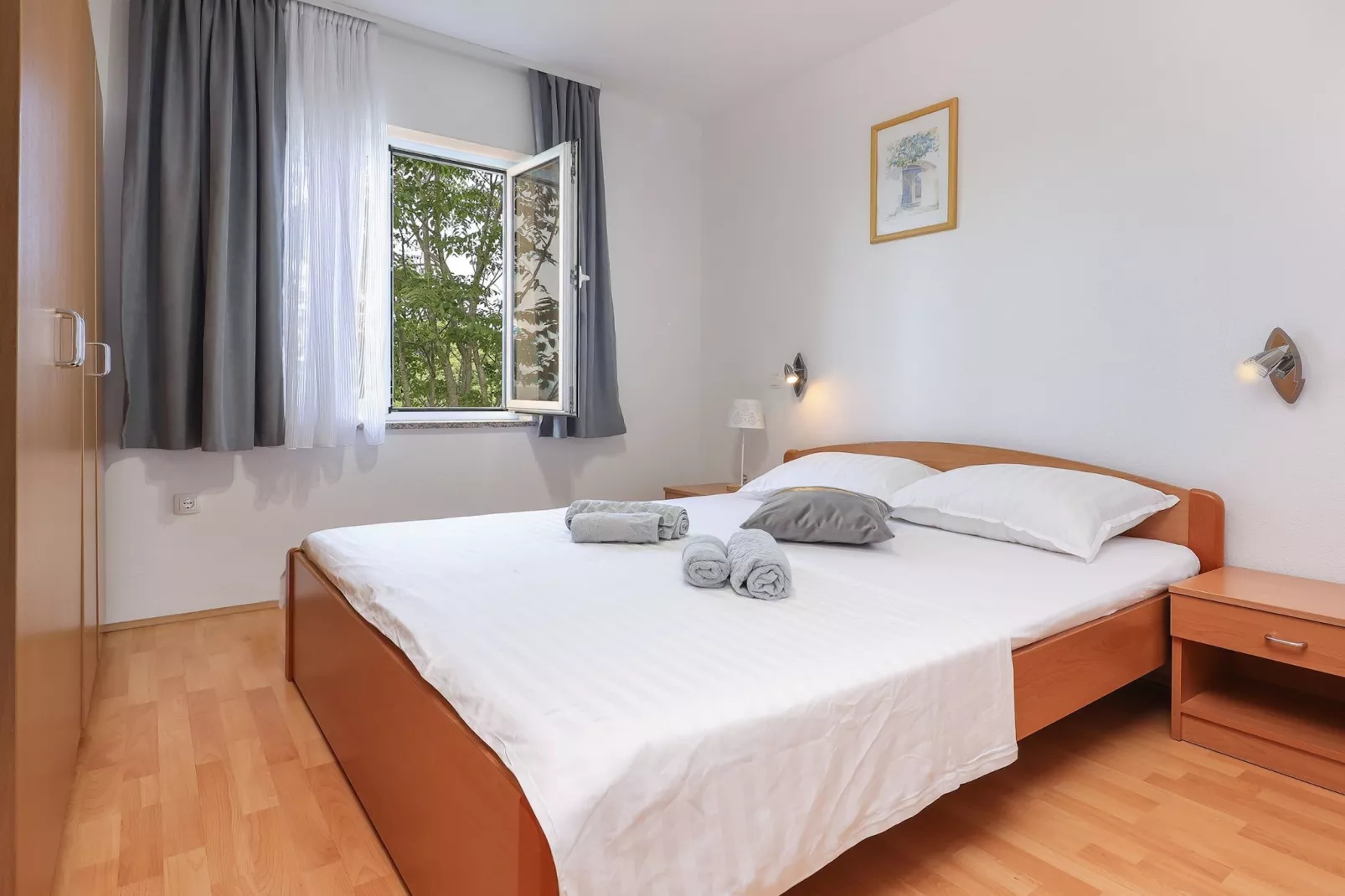 Peaceful Nature Retreat Near Krk Town with BBQ and Parking - Standard Two Bedroom Apartment-Schlafzimmer