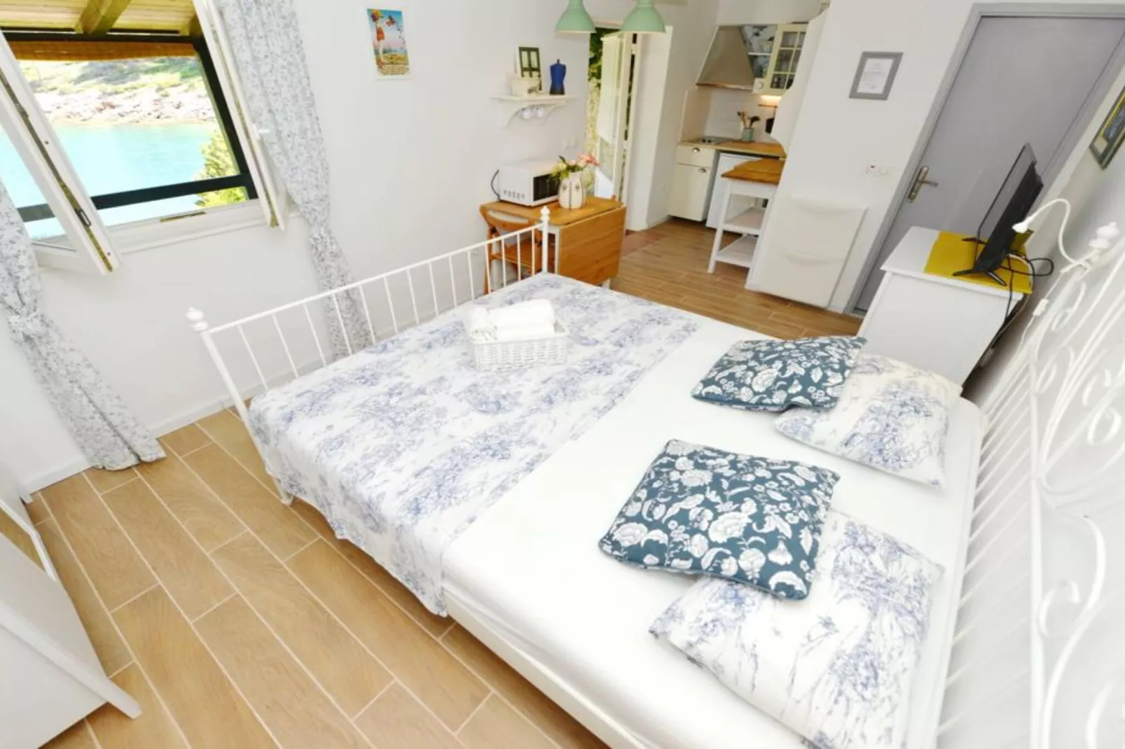 Studio (Ruzmarin)-Bedroom