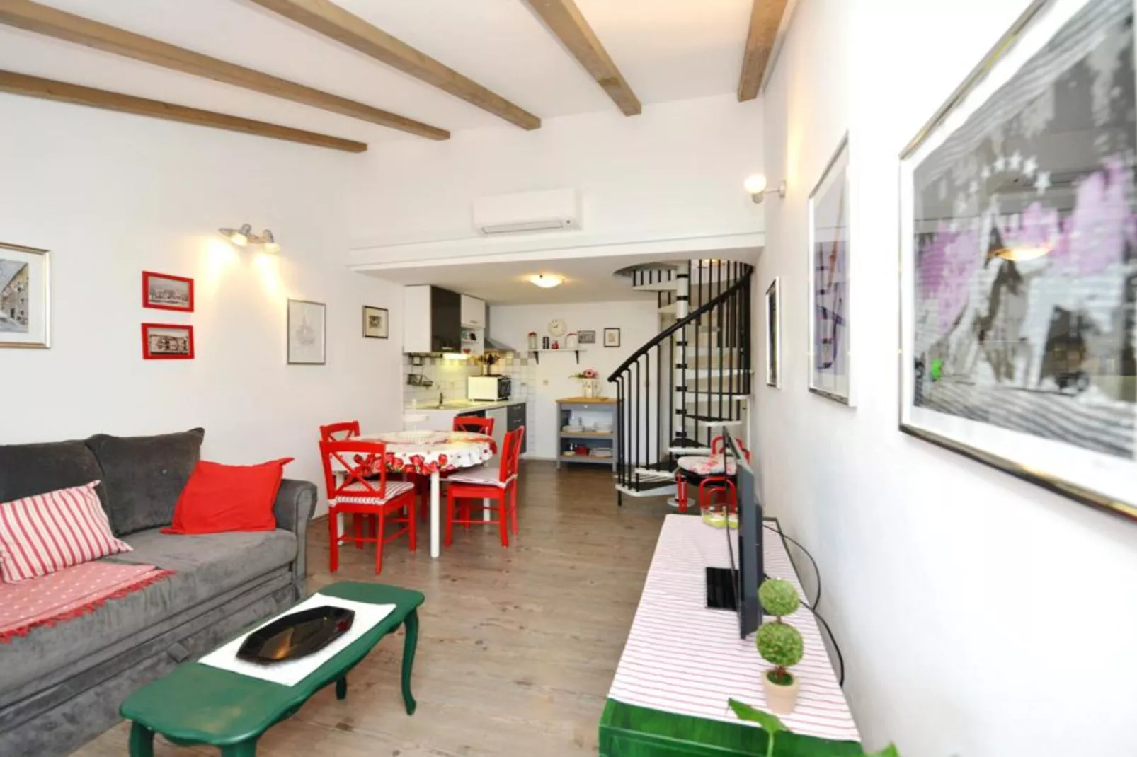 One-Bedroom Apartment (Smokva)-Living room