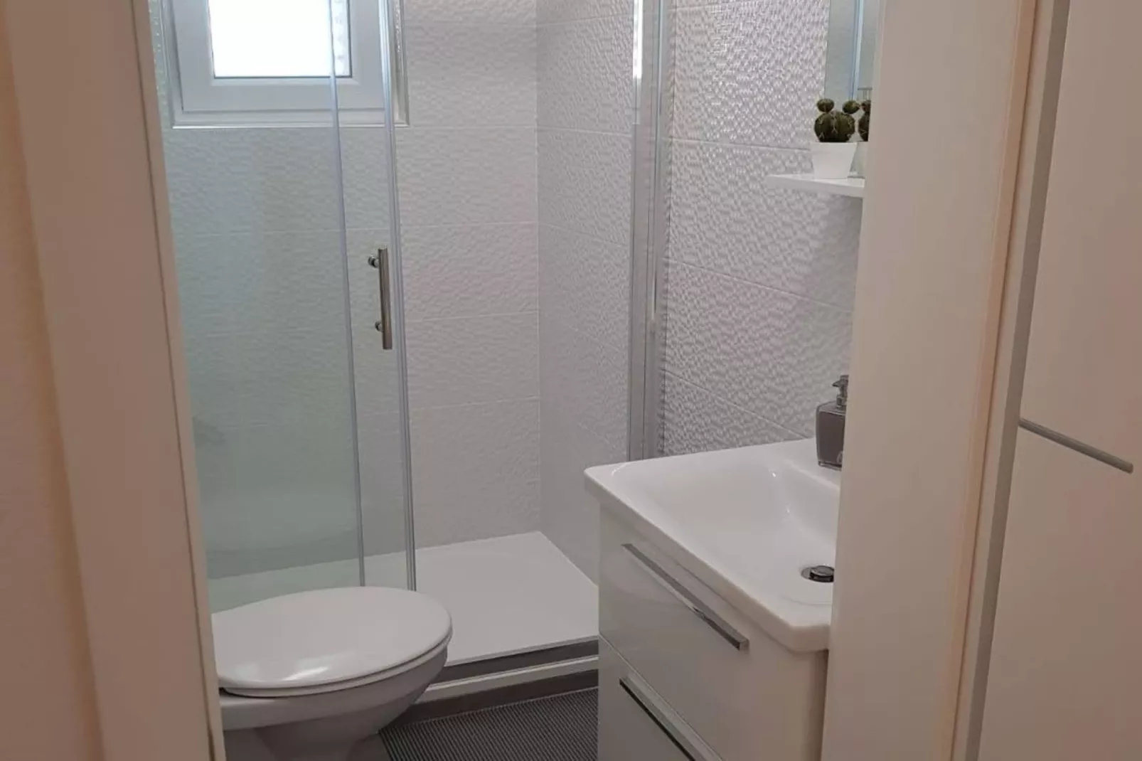 One-Bedroom Sea View Apartment-Bathroom