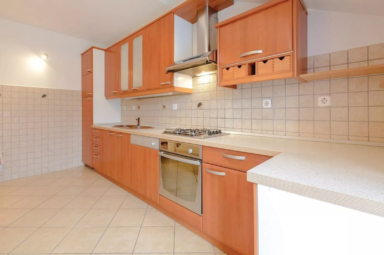 Three Bedroom Apartment with Pool-Küche