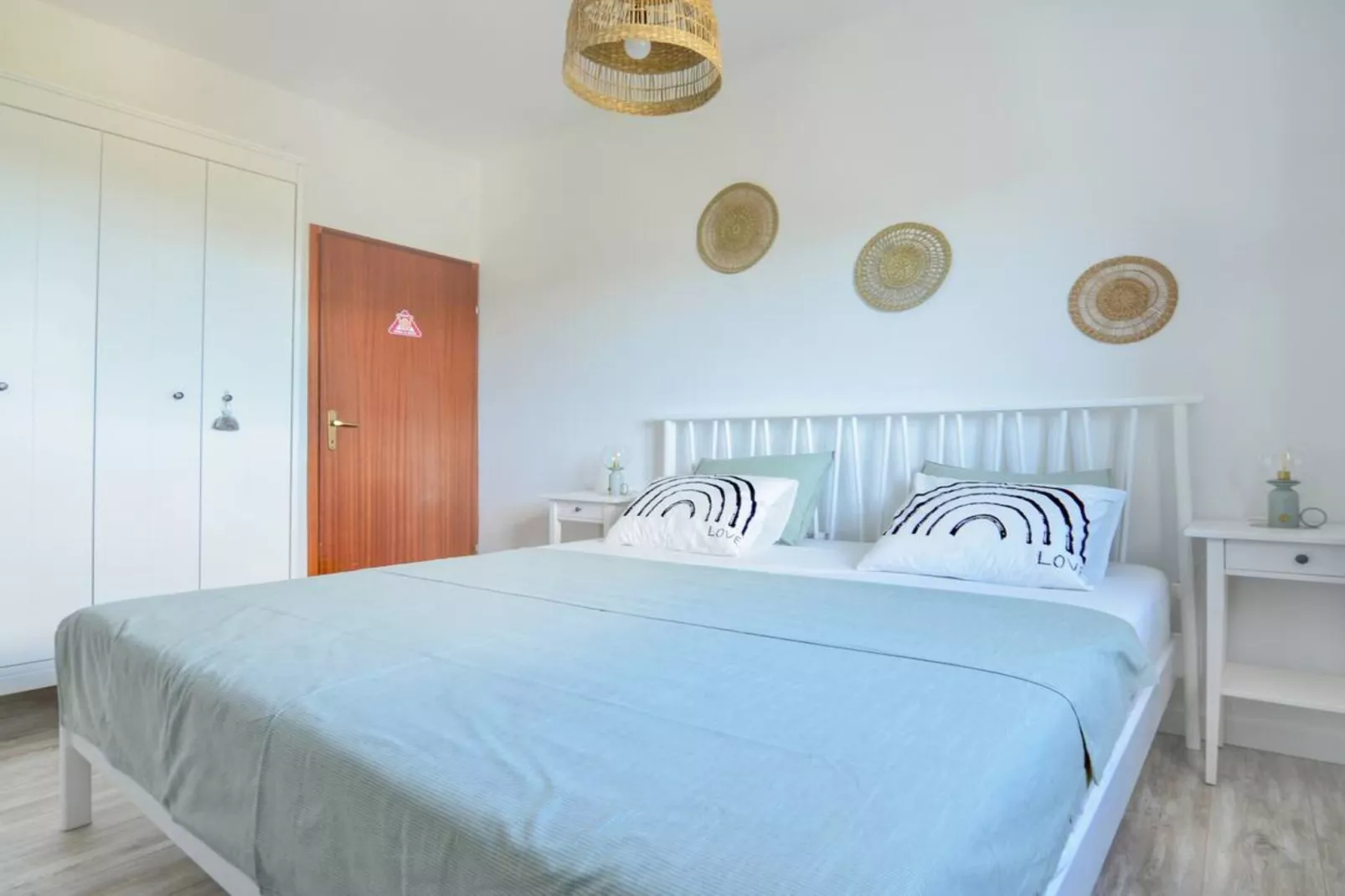 Villa With Pool-Schlafzimmer