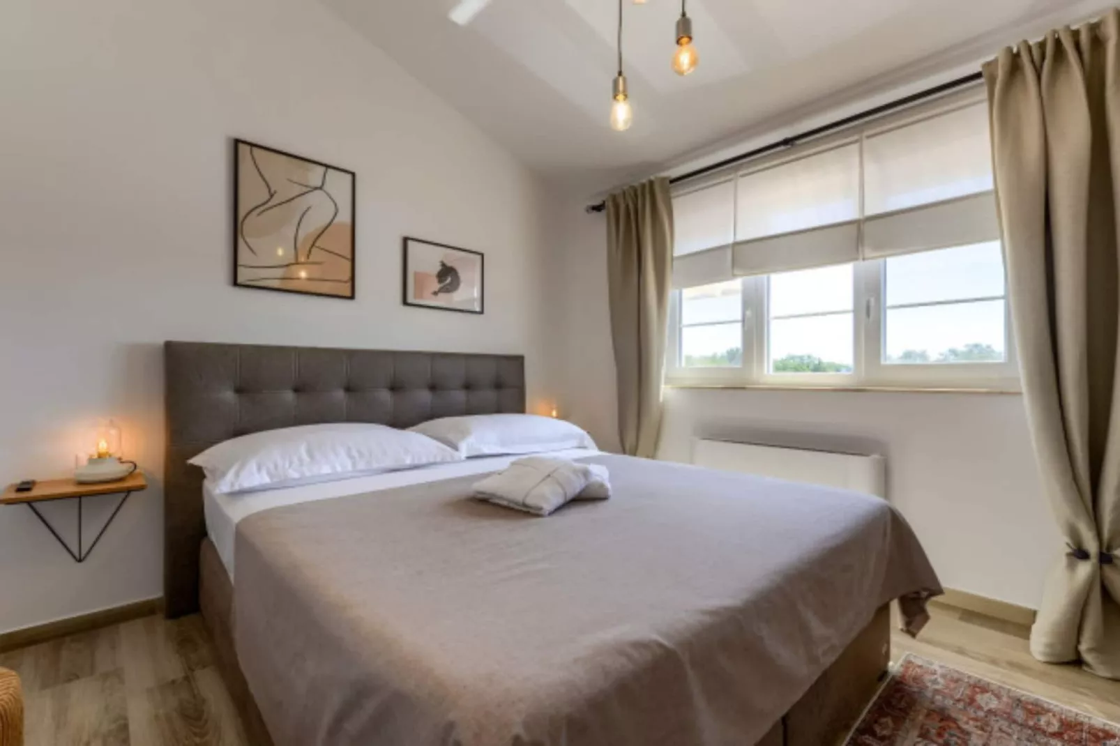 RUSTIC VILLA PEROSA WITH HEATED POOL-Schlafzimmer