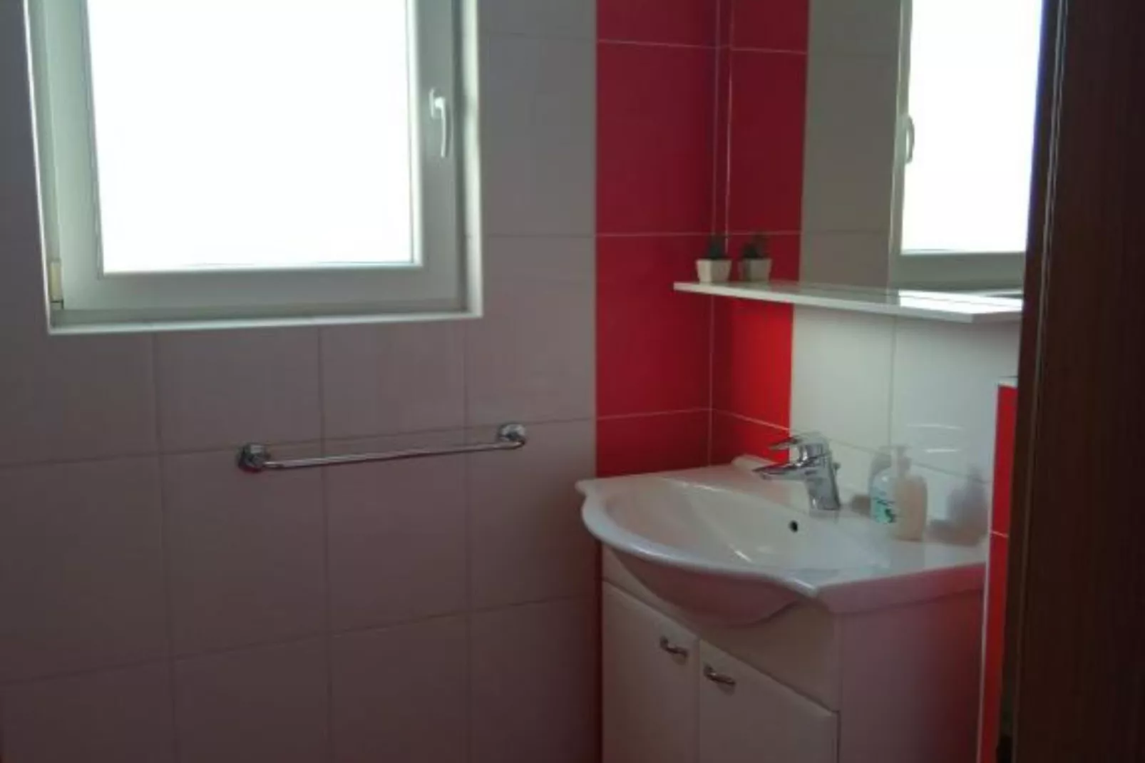 Cozy Vodice Garden Apartments With Terrace and BBQ -  Comfort one bedroom apartment (GREEN)-Badezimmer