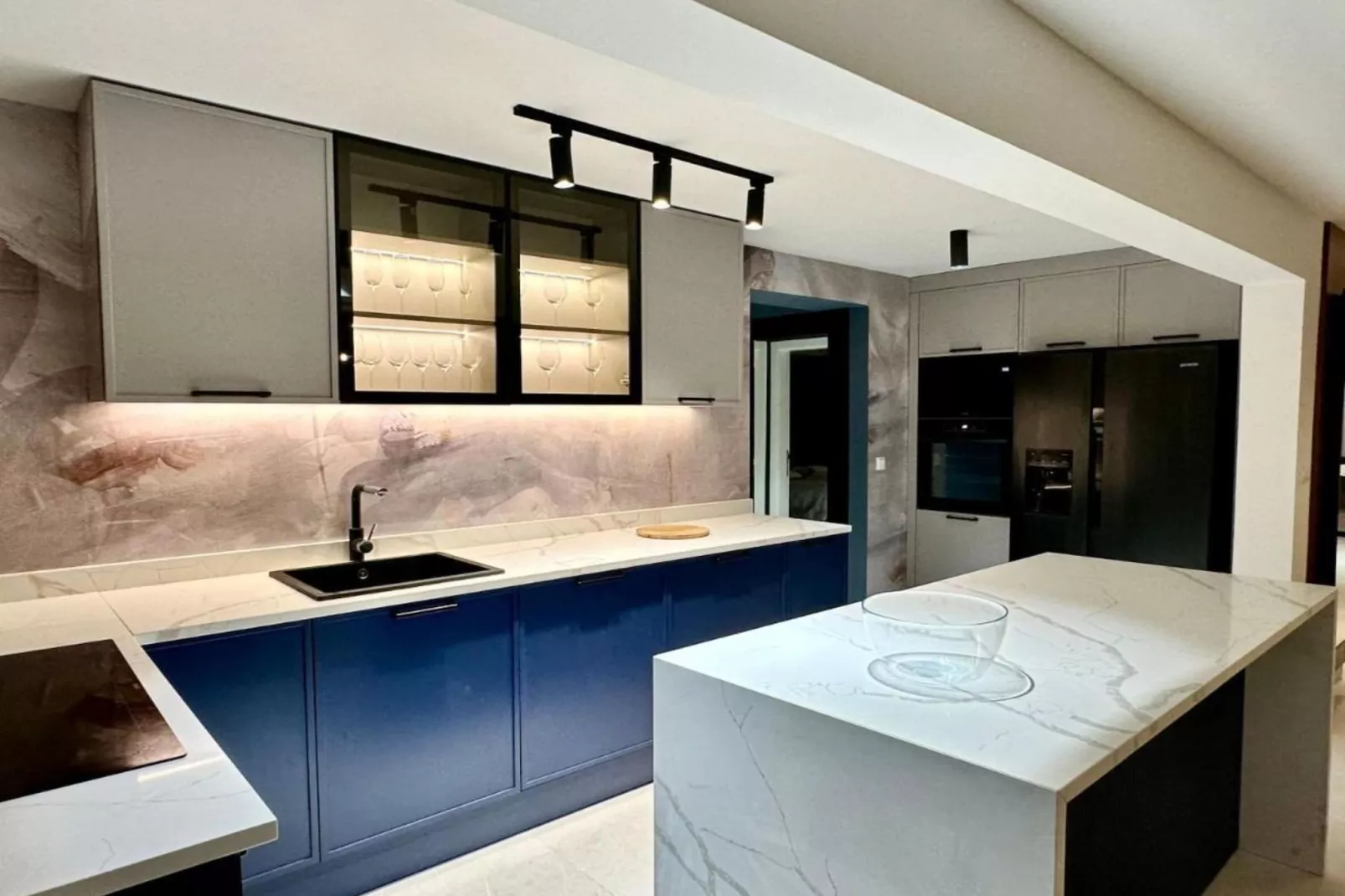 Leonarda Waterfront Residences-Two-Bedroom Apartment with private pool (The Bayfront One) -S5-Kitchen