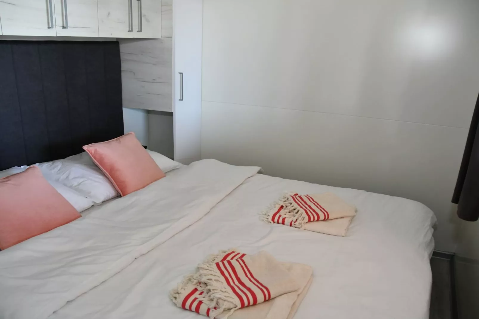 Mobile Home With Terrace And Sea View (Azzuro)-Schlafzimmer