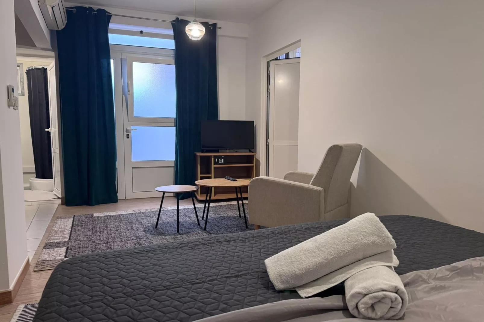 Apartment Centar - Three Bedroom Apartment-Bedroom