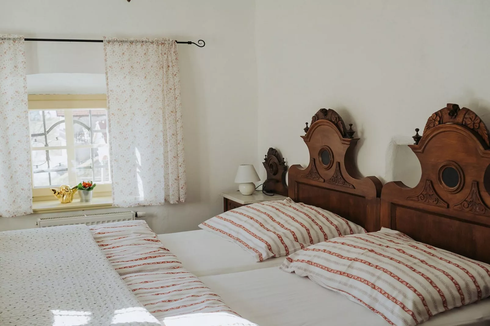 Enchanted Misty Valley Cottage Apartments - Classic One Bedroom Apartment (owner 2)