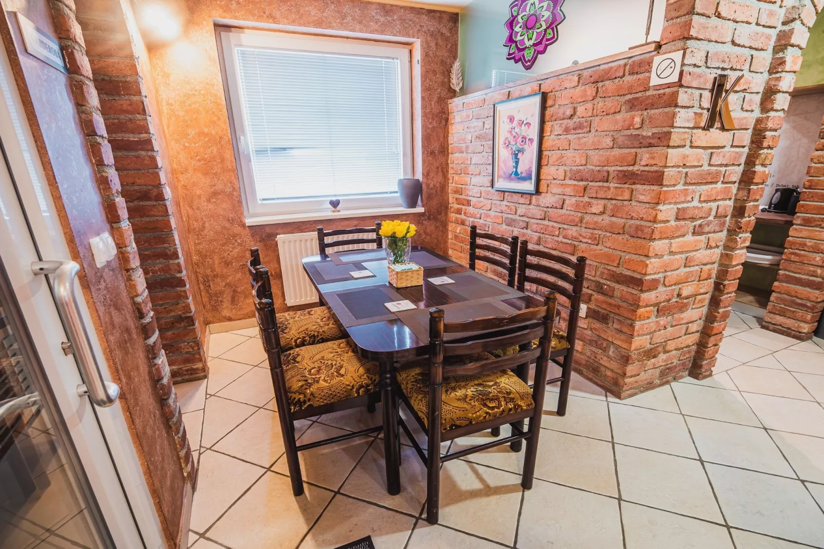 Elegant and Stylish Retreat Apartments with Terrace - Two Bedroom Apartment with Terrace-Salle à manger