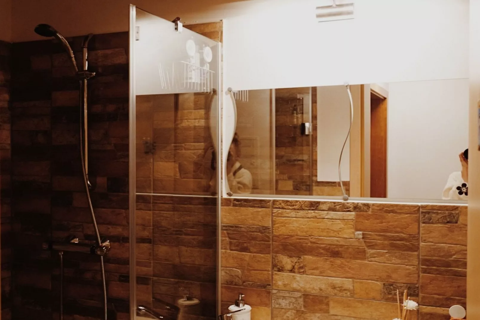 Rustic Refuge Glamping with Hot-Tub and Sauna - Double room with Terrace-Bathroom