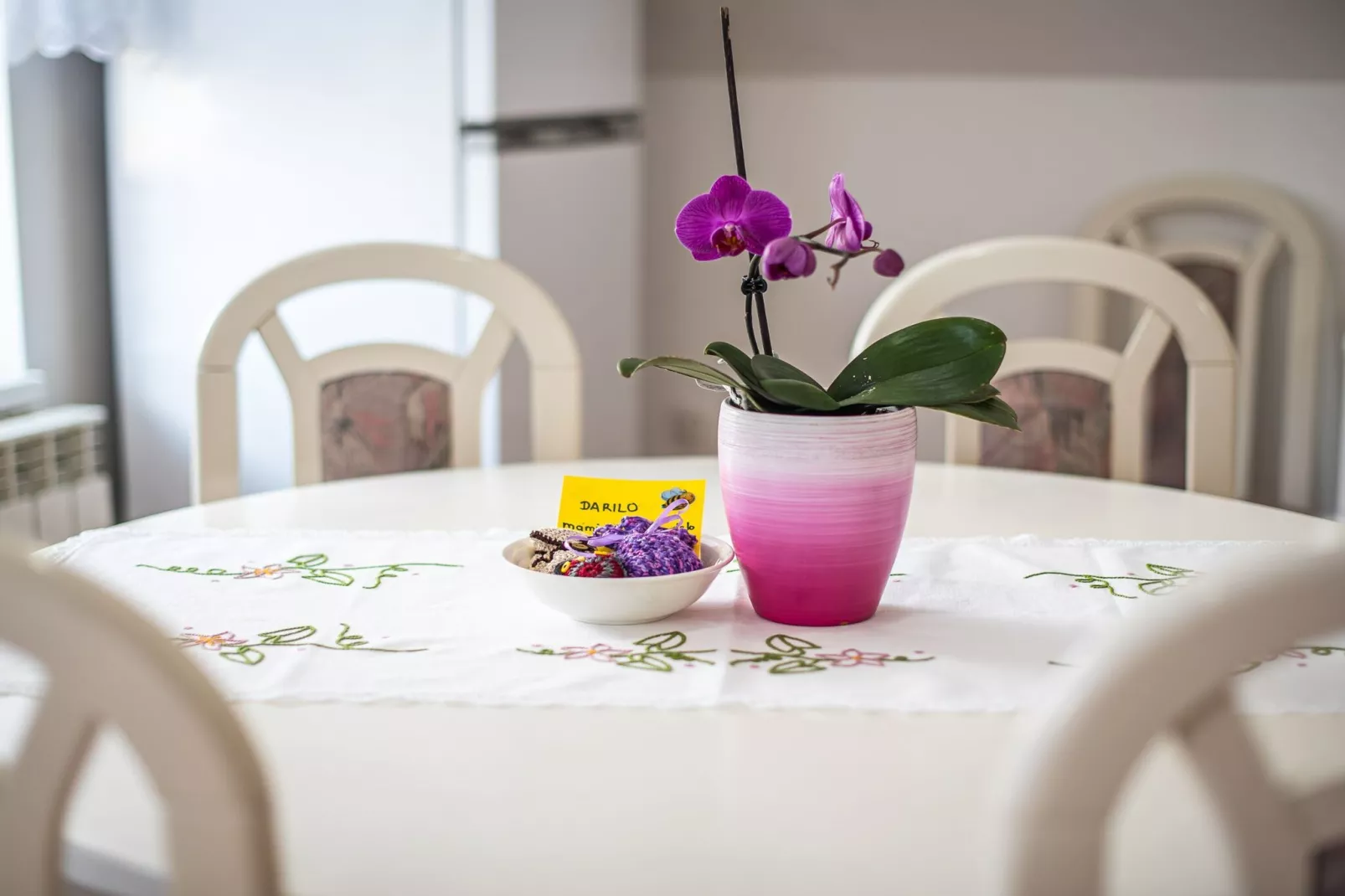 Mountain View Haven Apartments - One Bedroom Apartment  with Balcony-Esszimmer