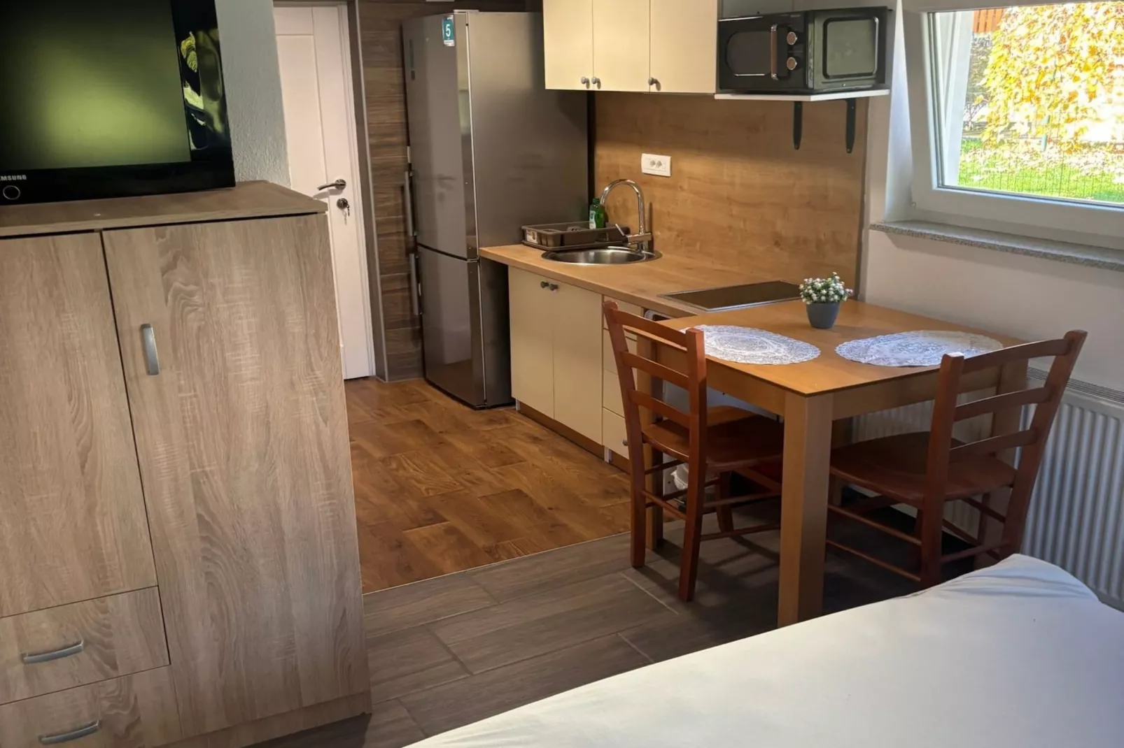 Meadow Tranquil Apartments with Evergreen Garden - Studio Apartment-Bedroom