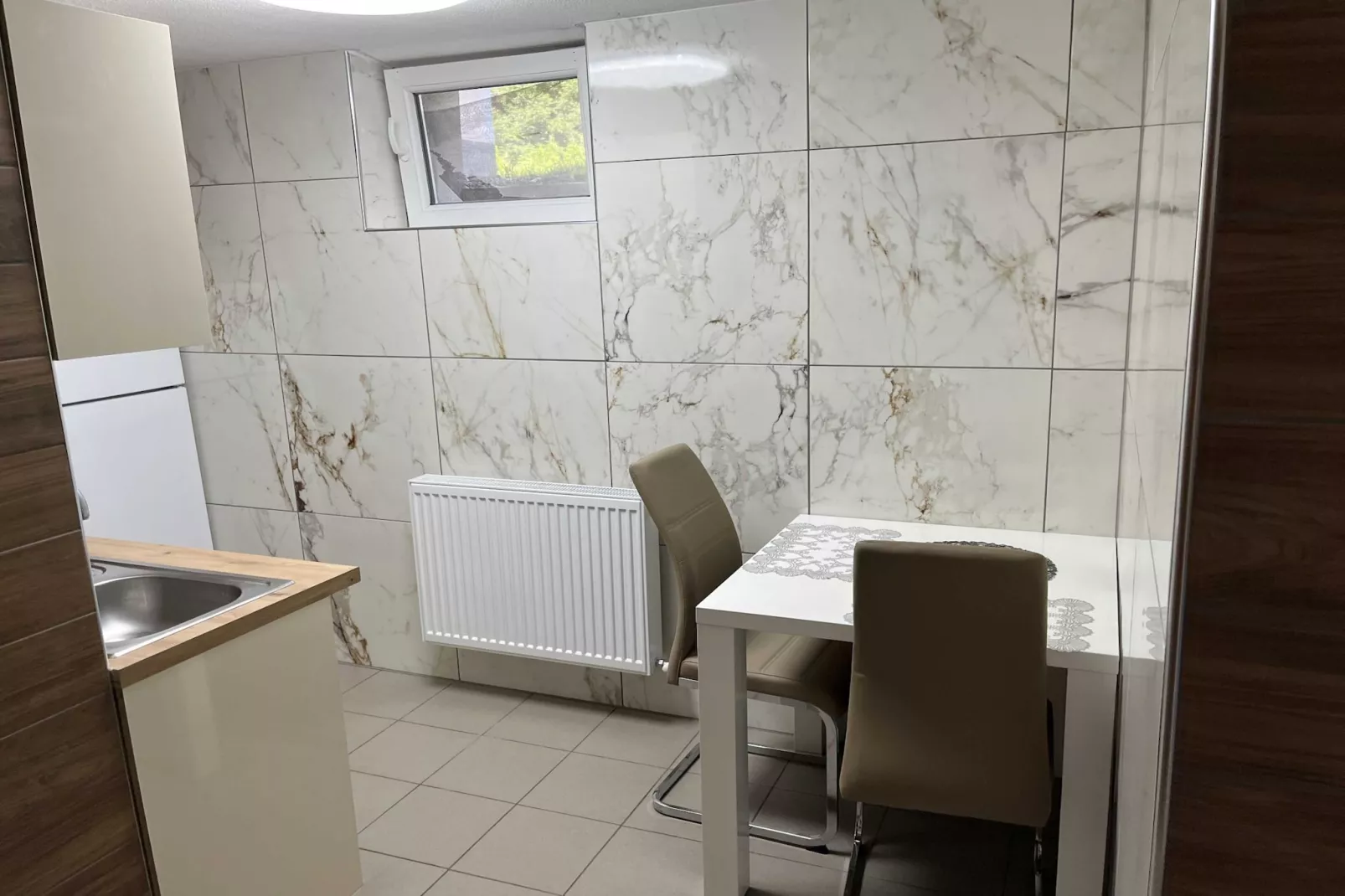 Meadow Tranquil Apartments with Evergreen Garden - One Bedroom Apartment-Kitchen