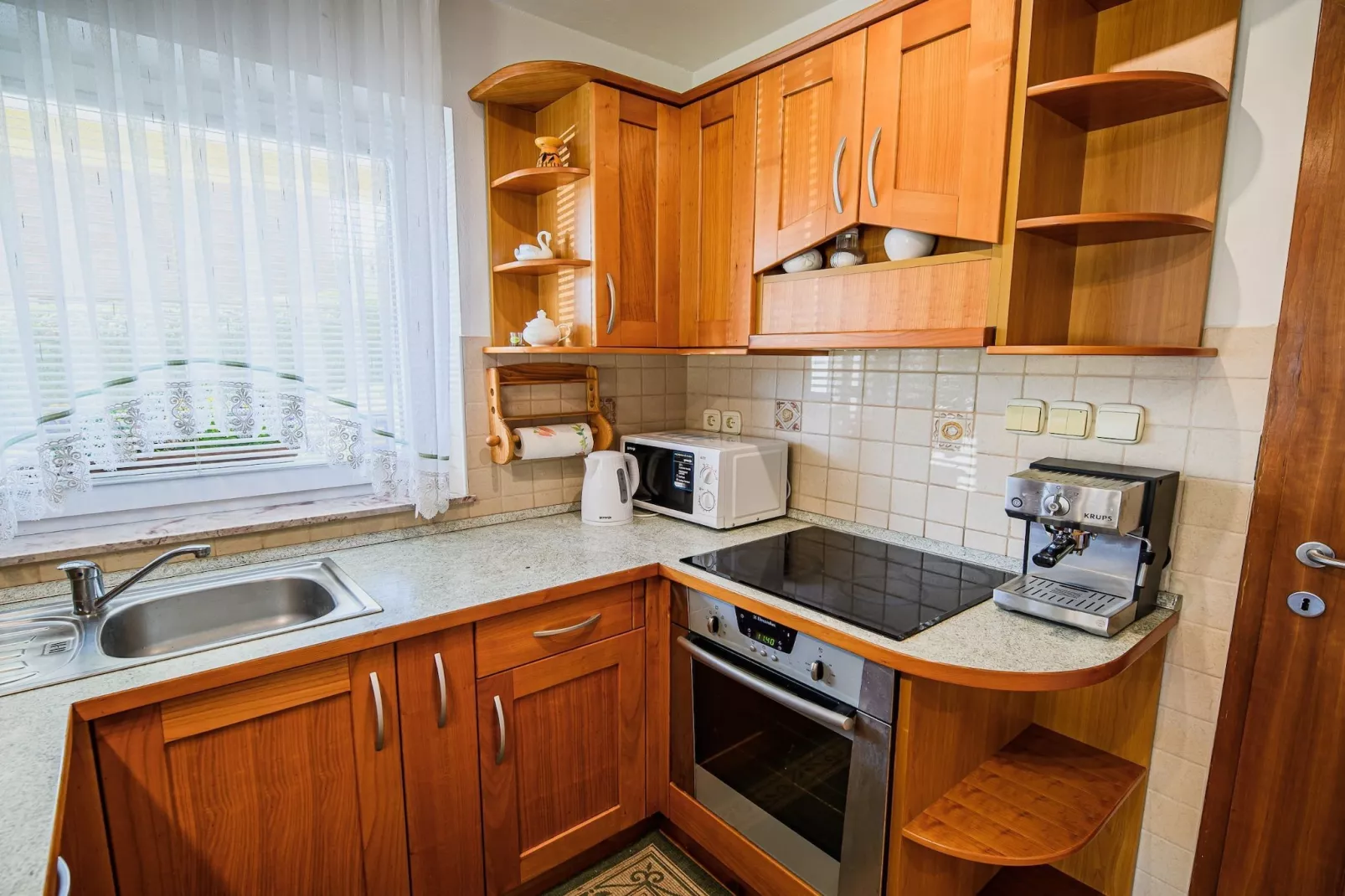 Sunny and Spacious Apartments with Terrace near Water Park - Three Bedroom Apartment with Terrace-Kitchen