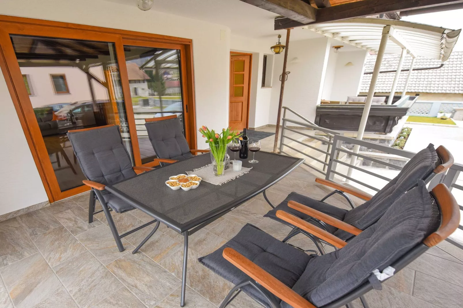 Cozy Luxe Holiday Home with Natural Thermal Bath - Seven Bedroom Holiday Home-Salle à manger