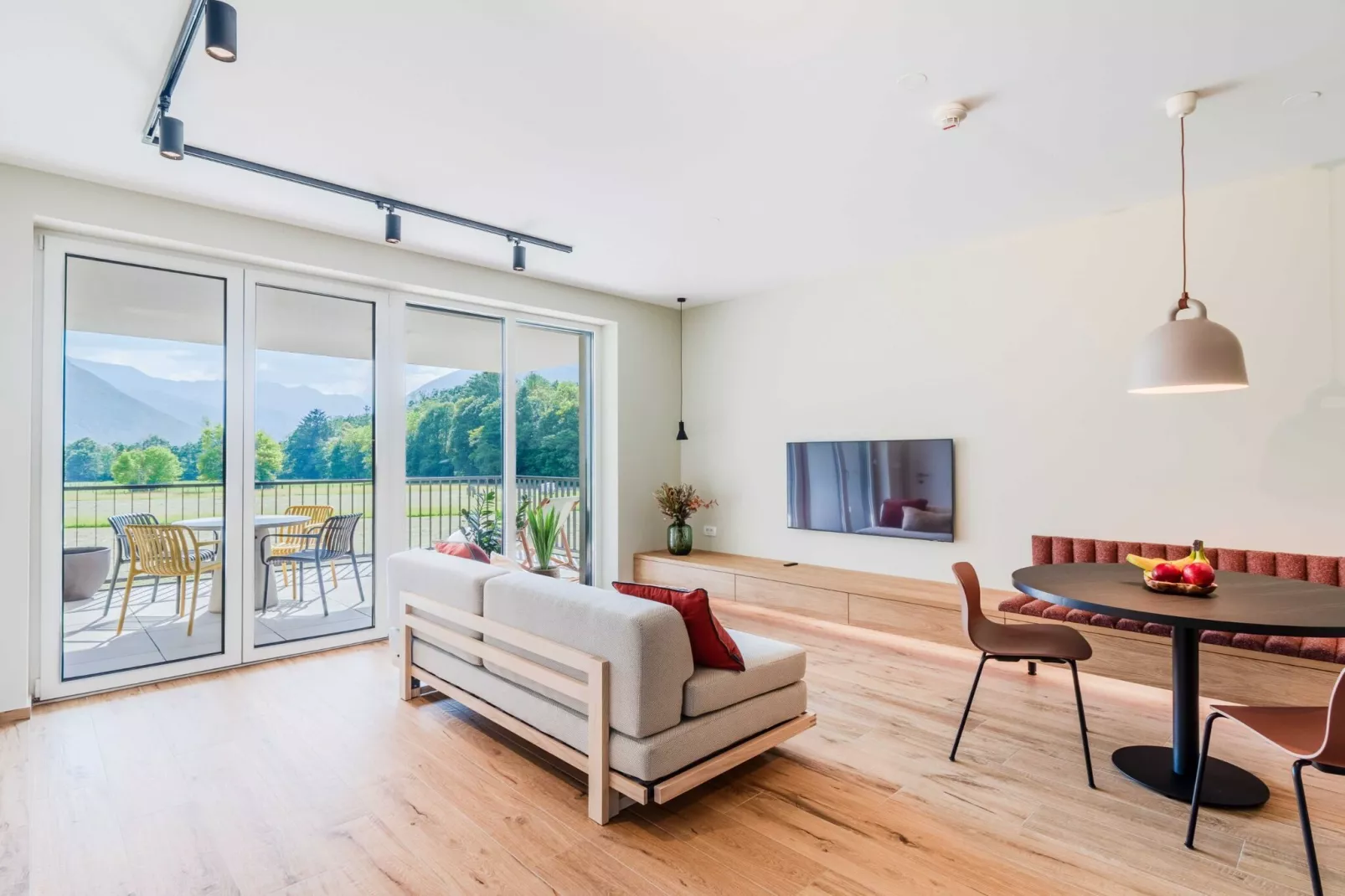 Bovec Chic Apartment with Sauna - One Bedroom Apartment with Balcony-Wohnzimmer