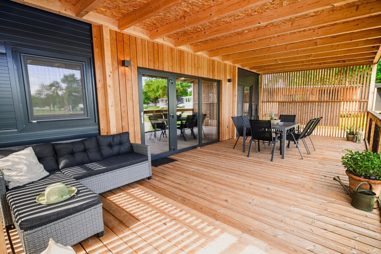 Lakeside Luxury Retreat Mobile Homes with Thermal Riviera Tickets - Three Bedroom Mobile Home 15\/019-Dining room