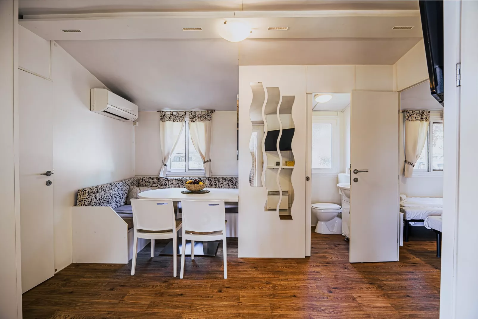 Waterside Retreat Mobile Homes with Thermal Riviera Tickets - Three Bedroom Mobile Home with Lake View (owner 6)-Chambre