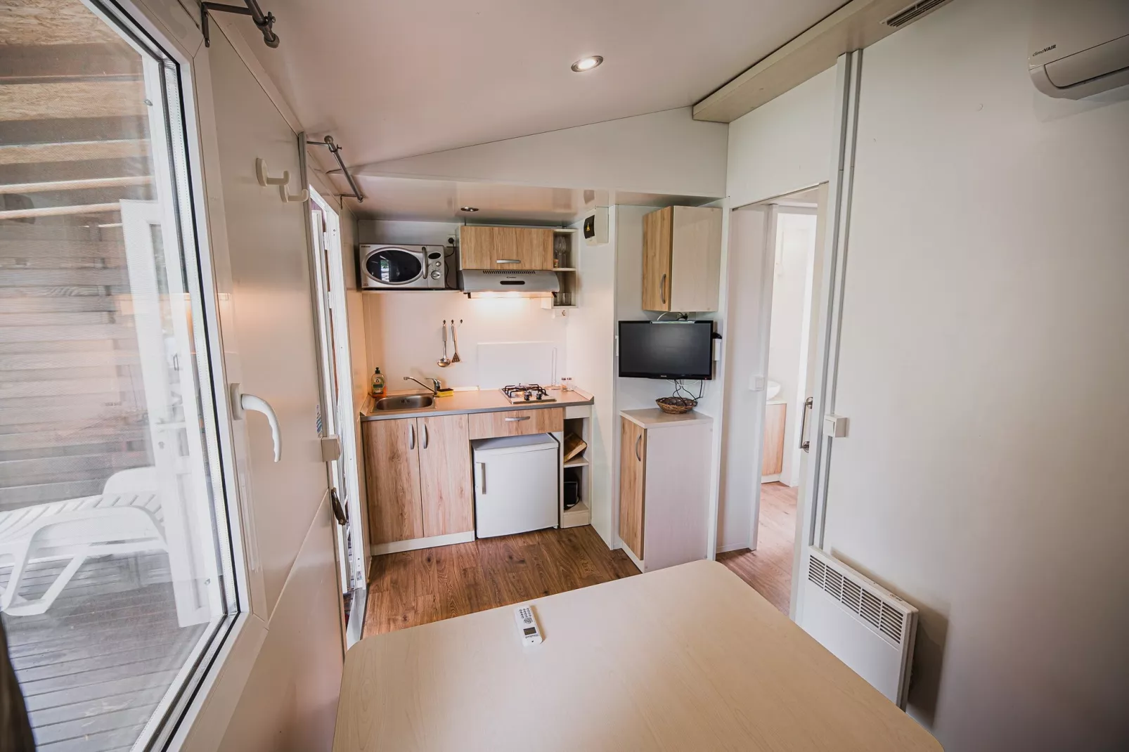 Waterside Retreat Mobile Homes with Thermal Riviera Tickets - One Bedroom Mobile Home with Lake View (owner 4)-Chambre