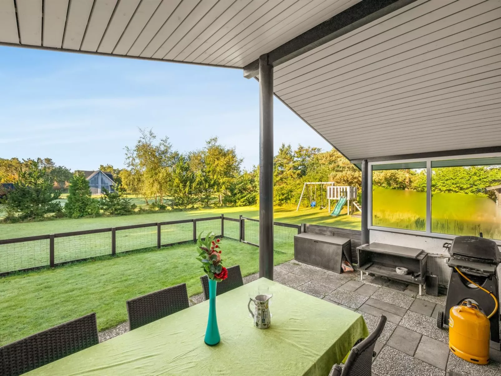 "Sjarlotte" - 400m to the fjord-Outside