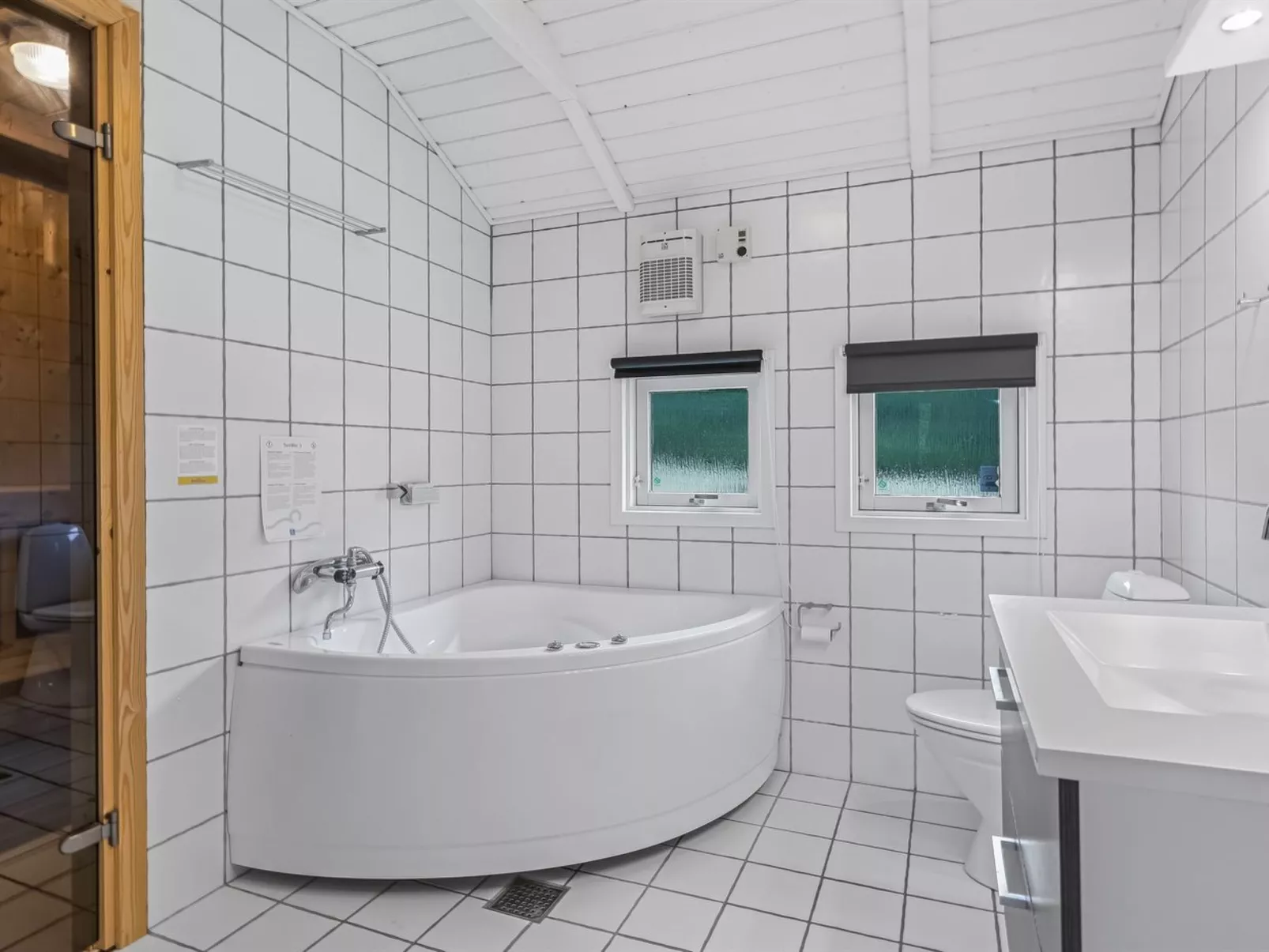 "Joonatan" - 900m from the sea-Dedans