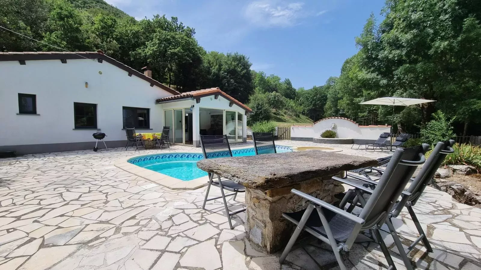Le Castelas-Schwimmbad