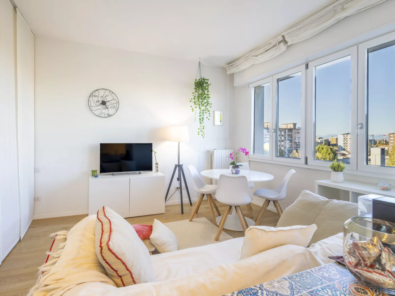 San Donato Open Space-Dedans