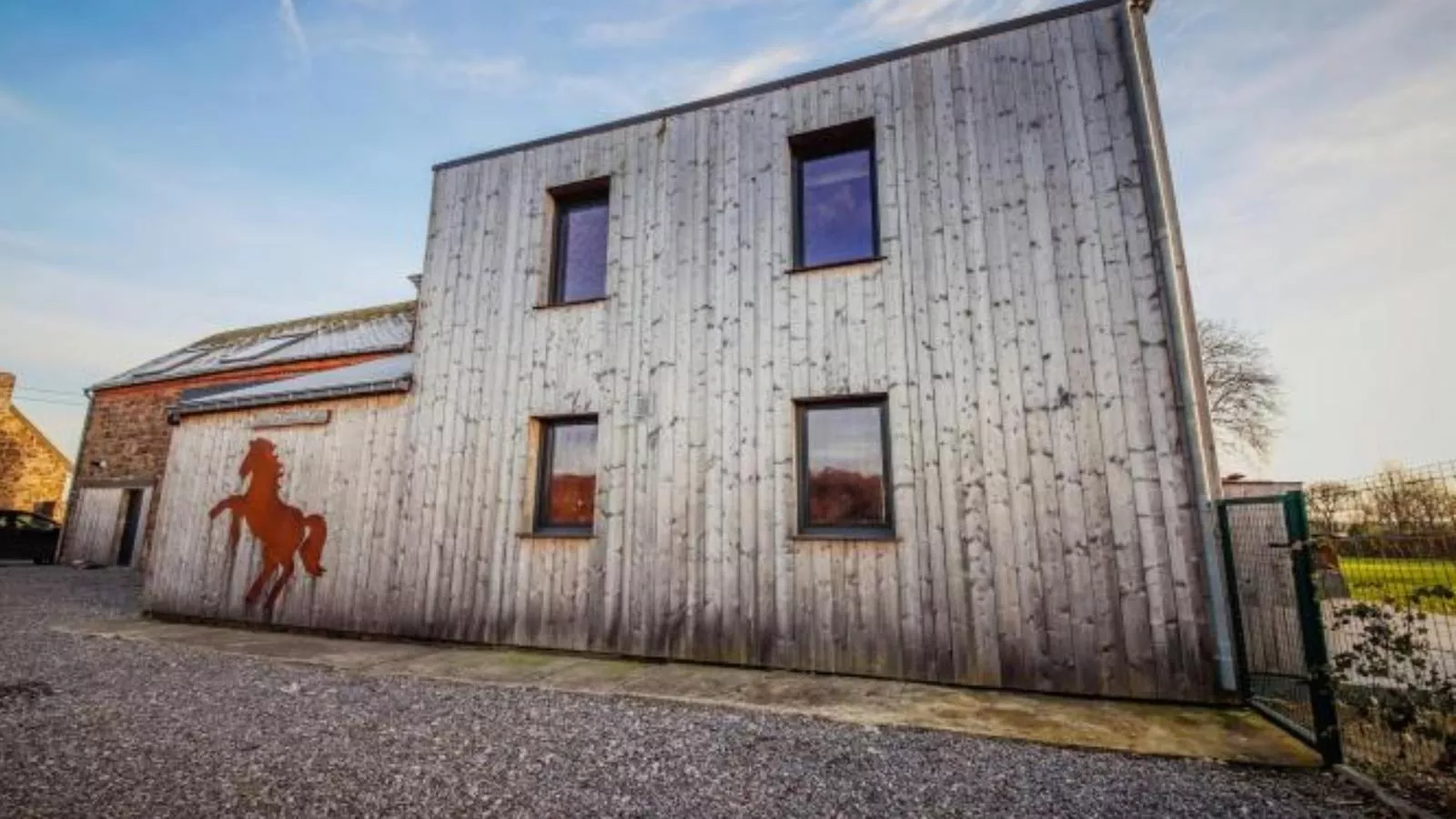 Relais de Zoé-Exterior in summer