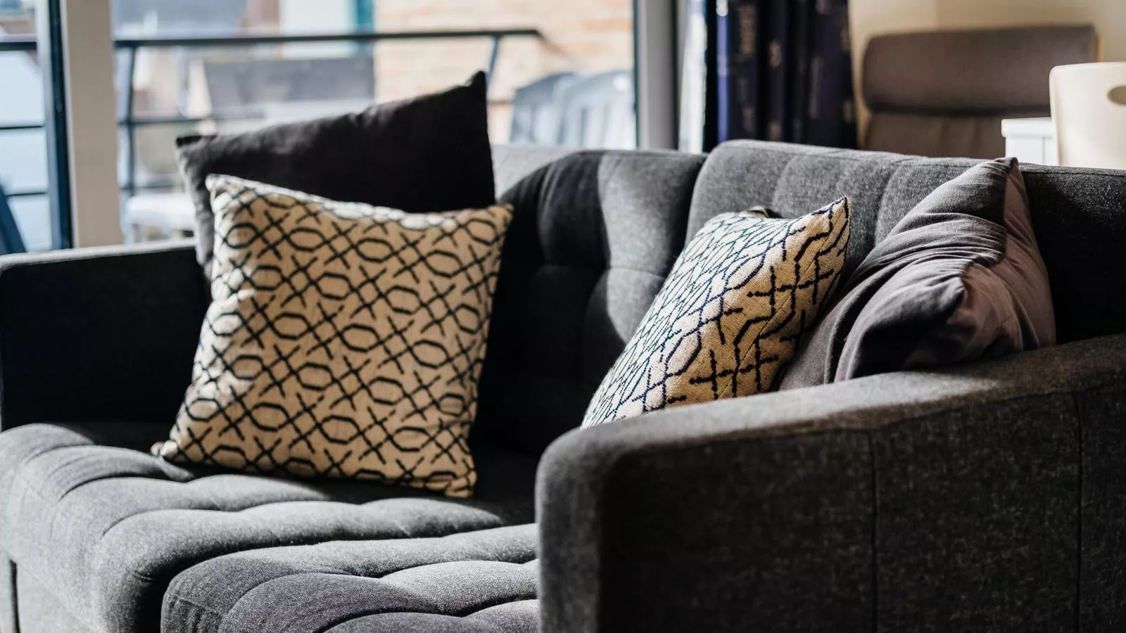 Cat Tweede-Living room