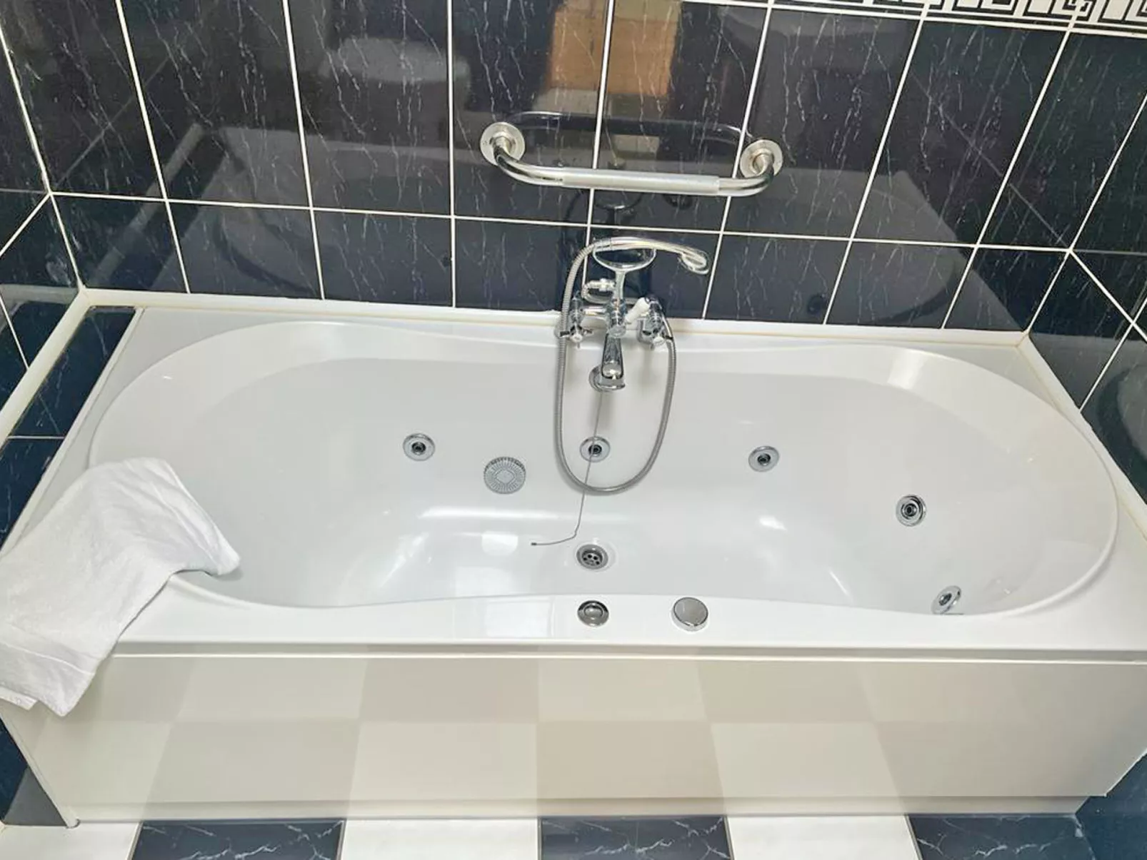 Castle Quay (TR4) HH No 14-Dedans