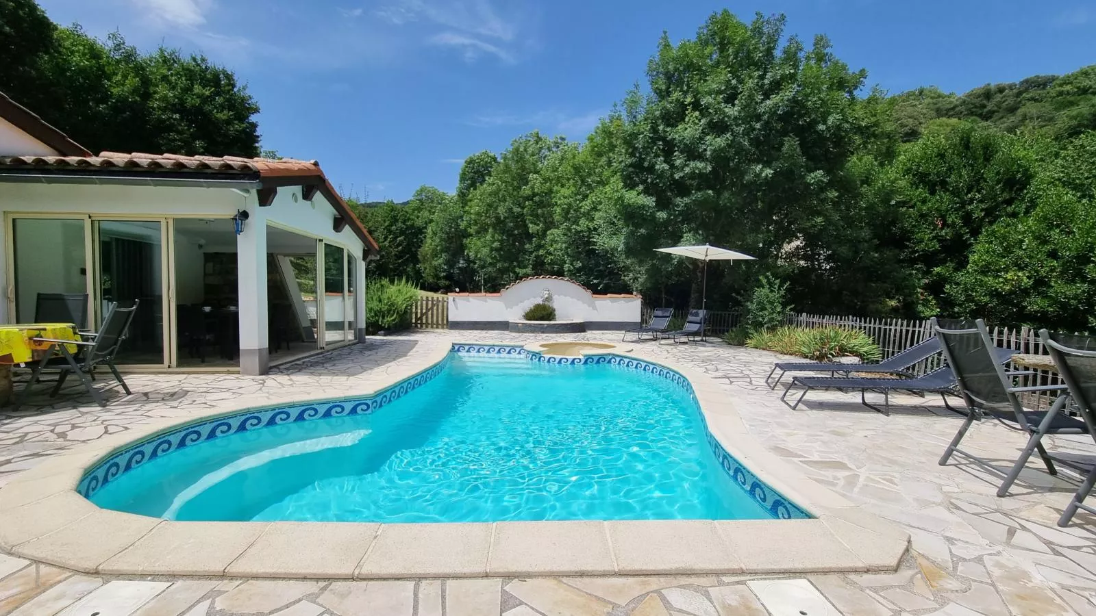 Le Castelas-Schwimmbad