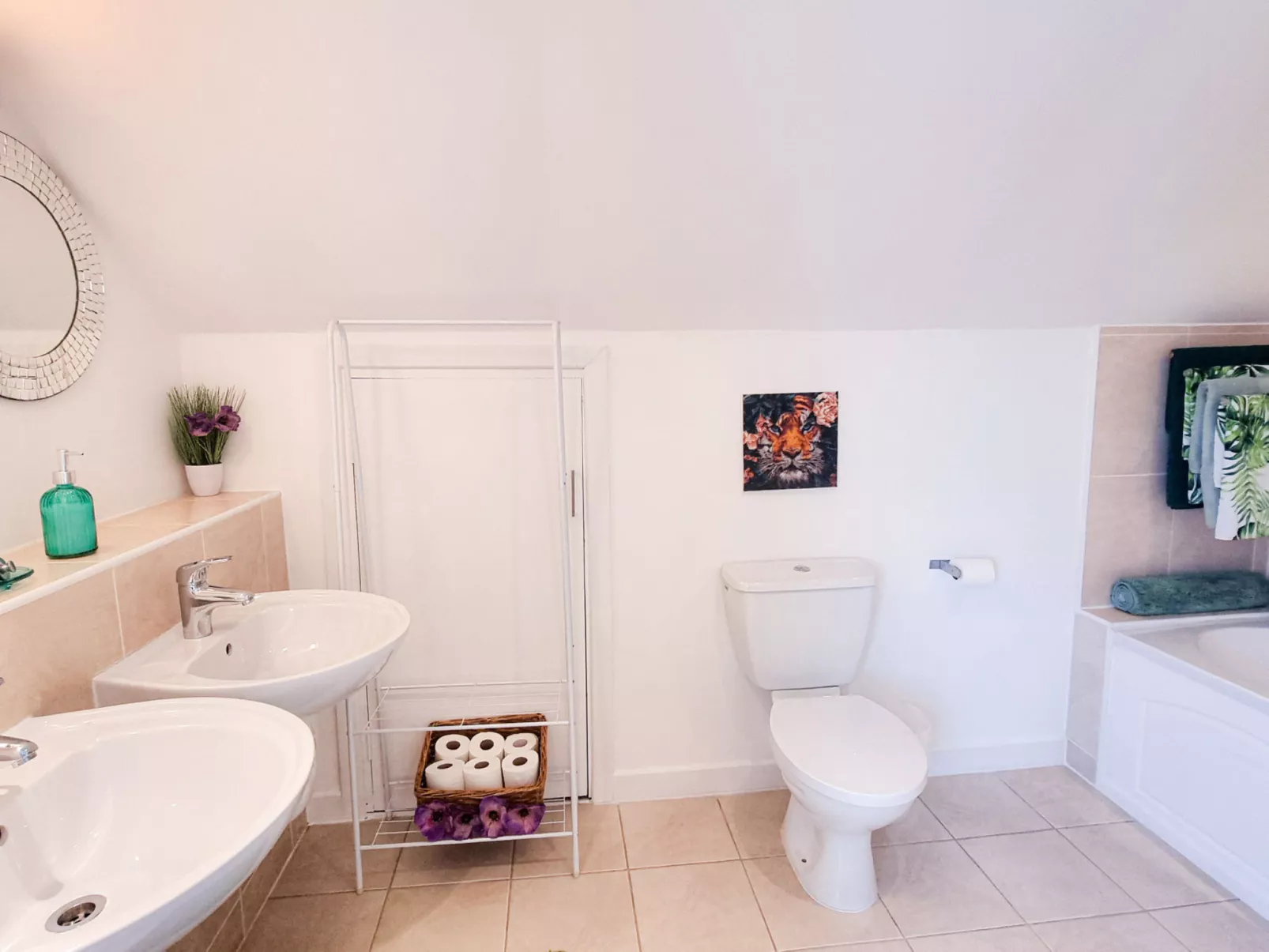 Riverrun Holiday Homes No 15-Inside