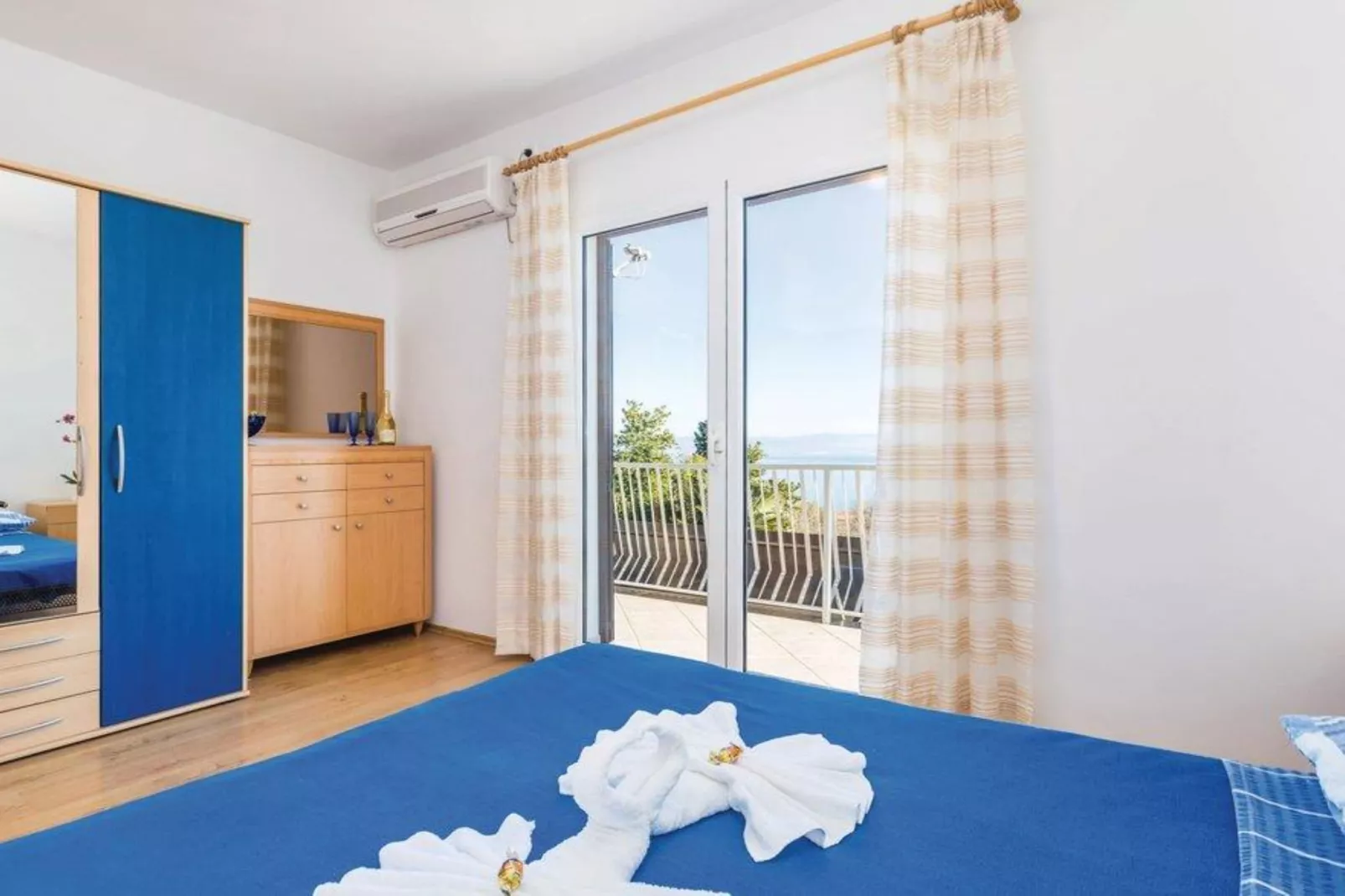 Holiday Home Brsec-Two Bedroom Holiday Home with Sea View-Schlafzimmer