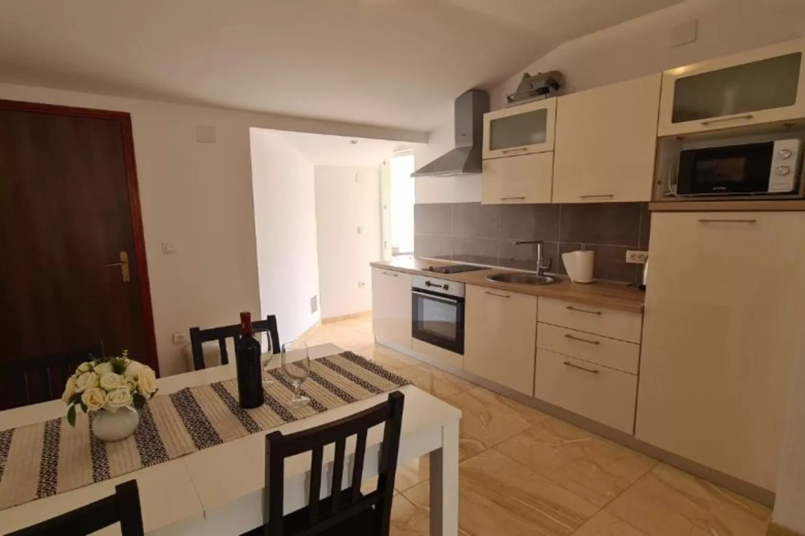 Apartment with One Bathroom-Kitchen