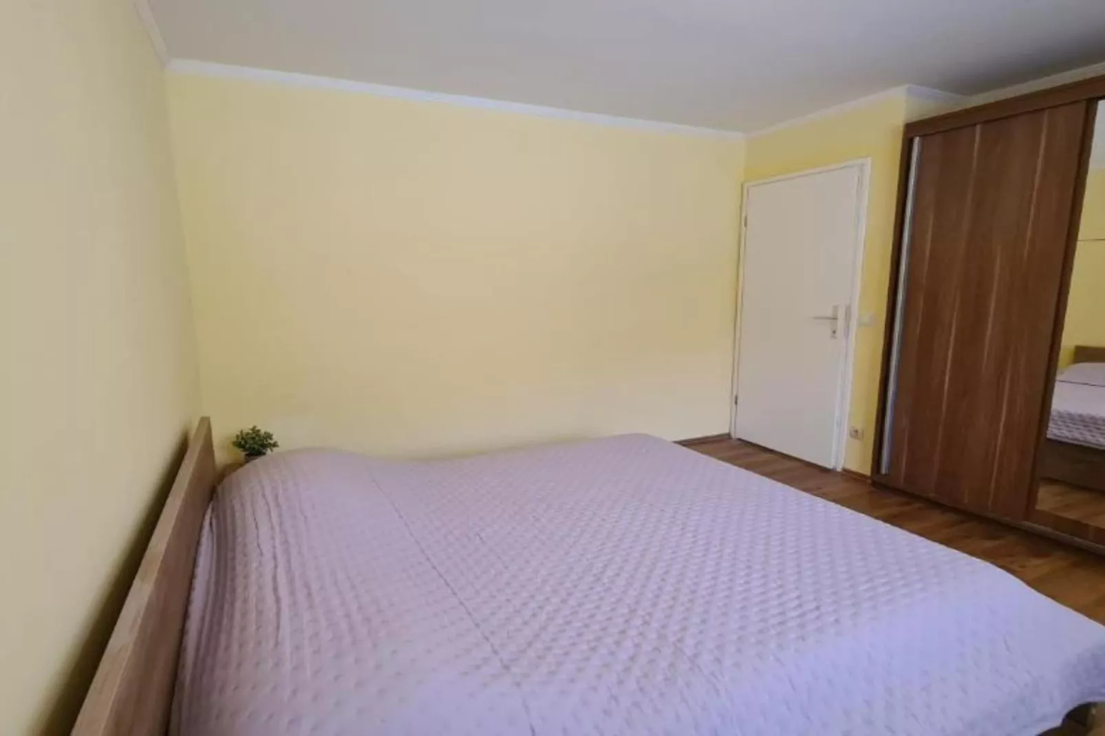 Apartment with Two Bathrooms-Bedroom