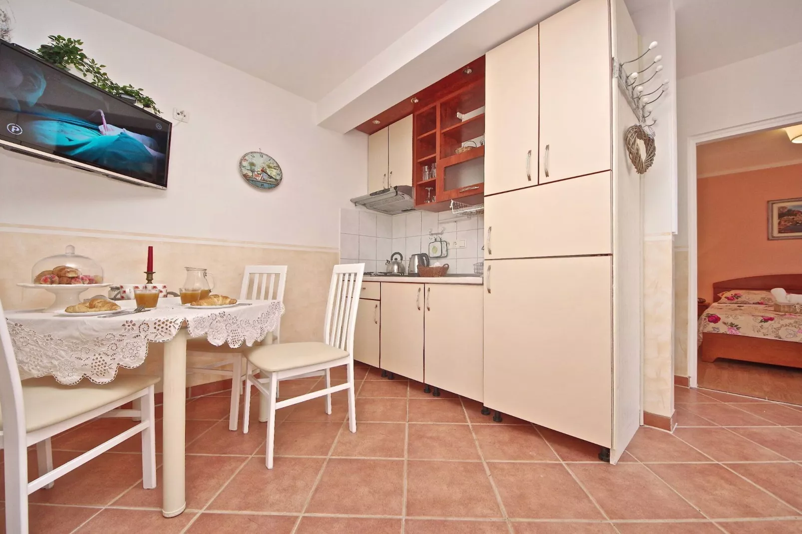 Seafront Apartments Deveron - One Bedroom Apartment  with Balcony and Sea View (Zavala)-Kitchen
