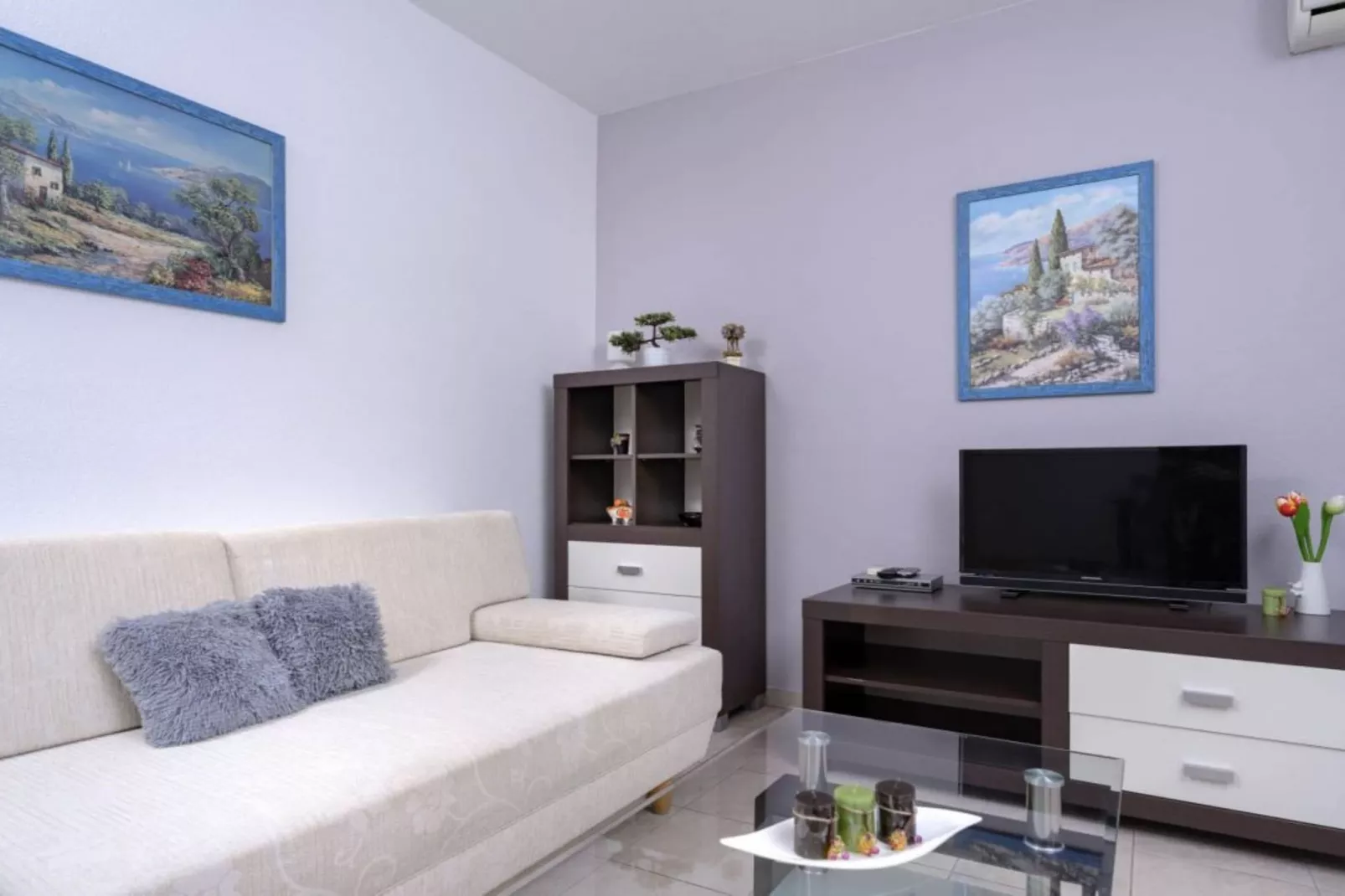 One Bedroom Apartment with Balcony and Sea View 2-Esszimmer