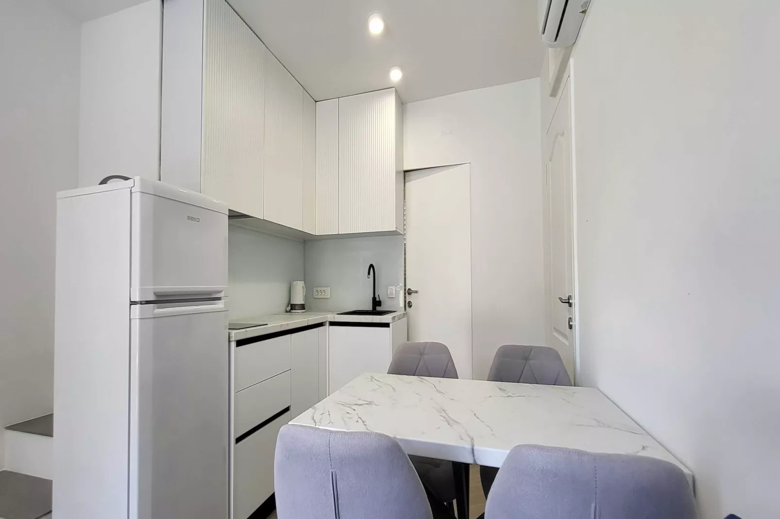 Apartments Ivankovic - One Bedroom  Apartment with Terrace-Cuisine