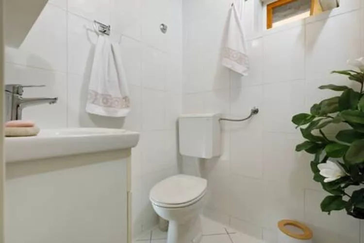 Holiday Home Lišnjak - Three Bedroom Holiday Home with Pool-Salle de bain