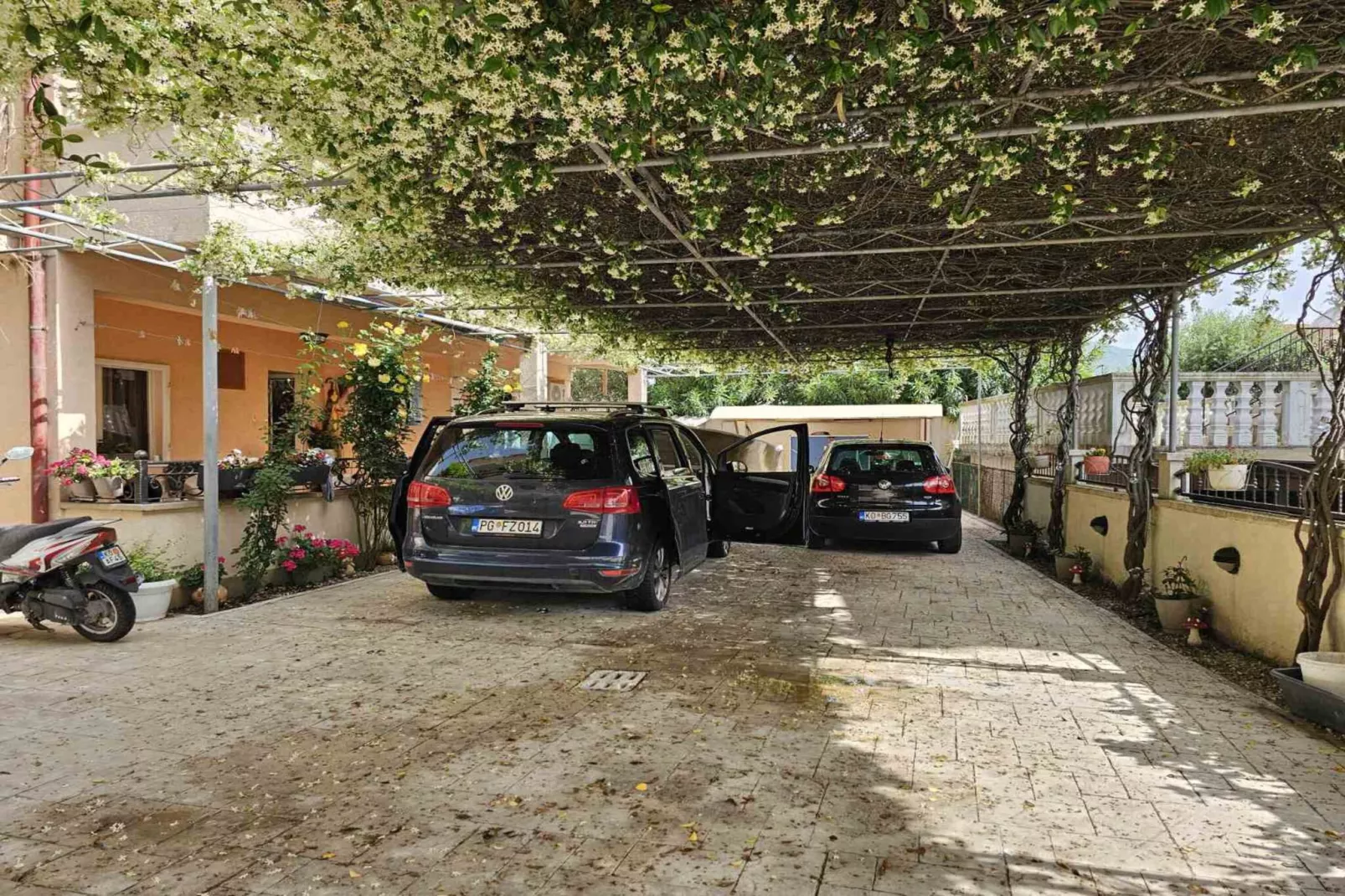 Chic & Sleek Apartments in Kotor - Deluxe Top Floor Apartment with Balcony and Sea View (6)-Outdoor