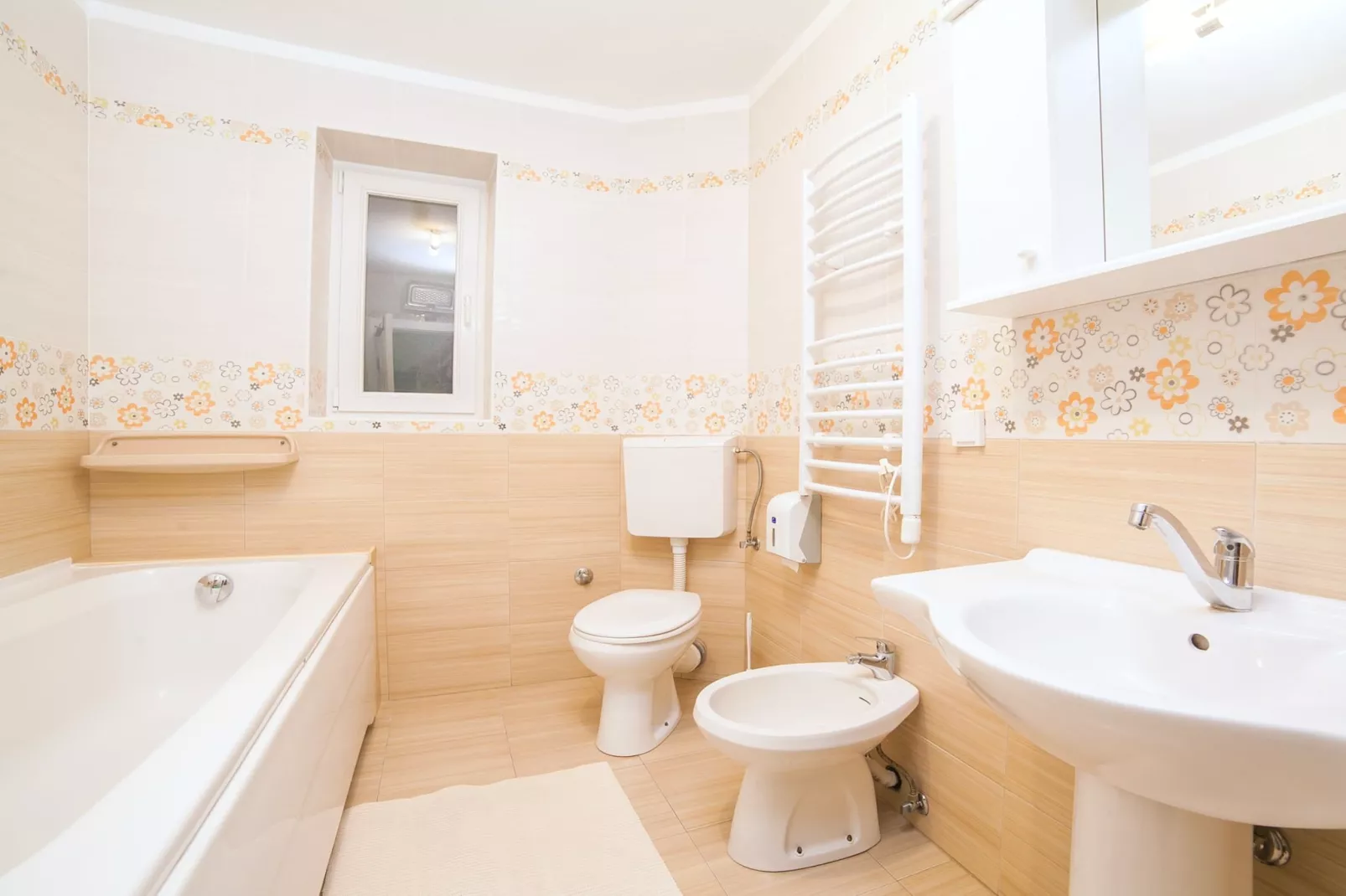 Comfortable Stay with Sea View in Petrovac -  Studio with External Bathroom 2-Badezimmer