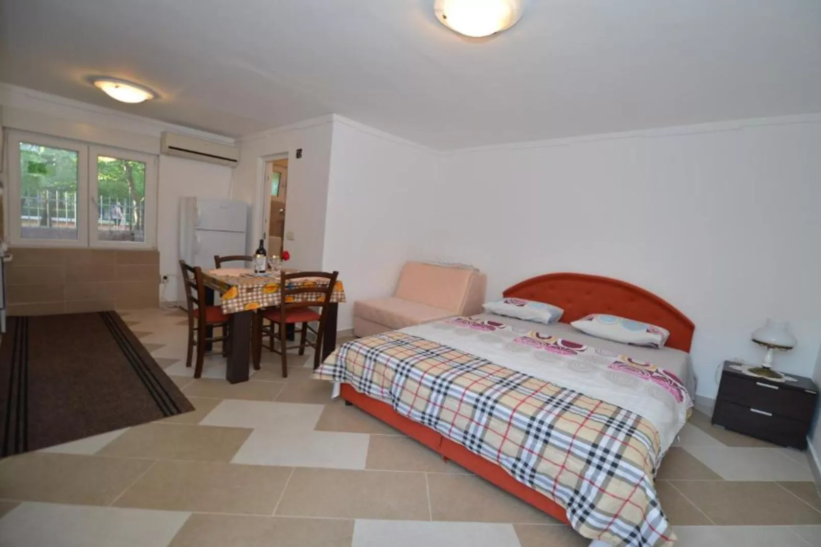 Tivat Bliss Apartments Close to Beach - Studio with Balcony-Schlafzimmer