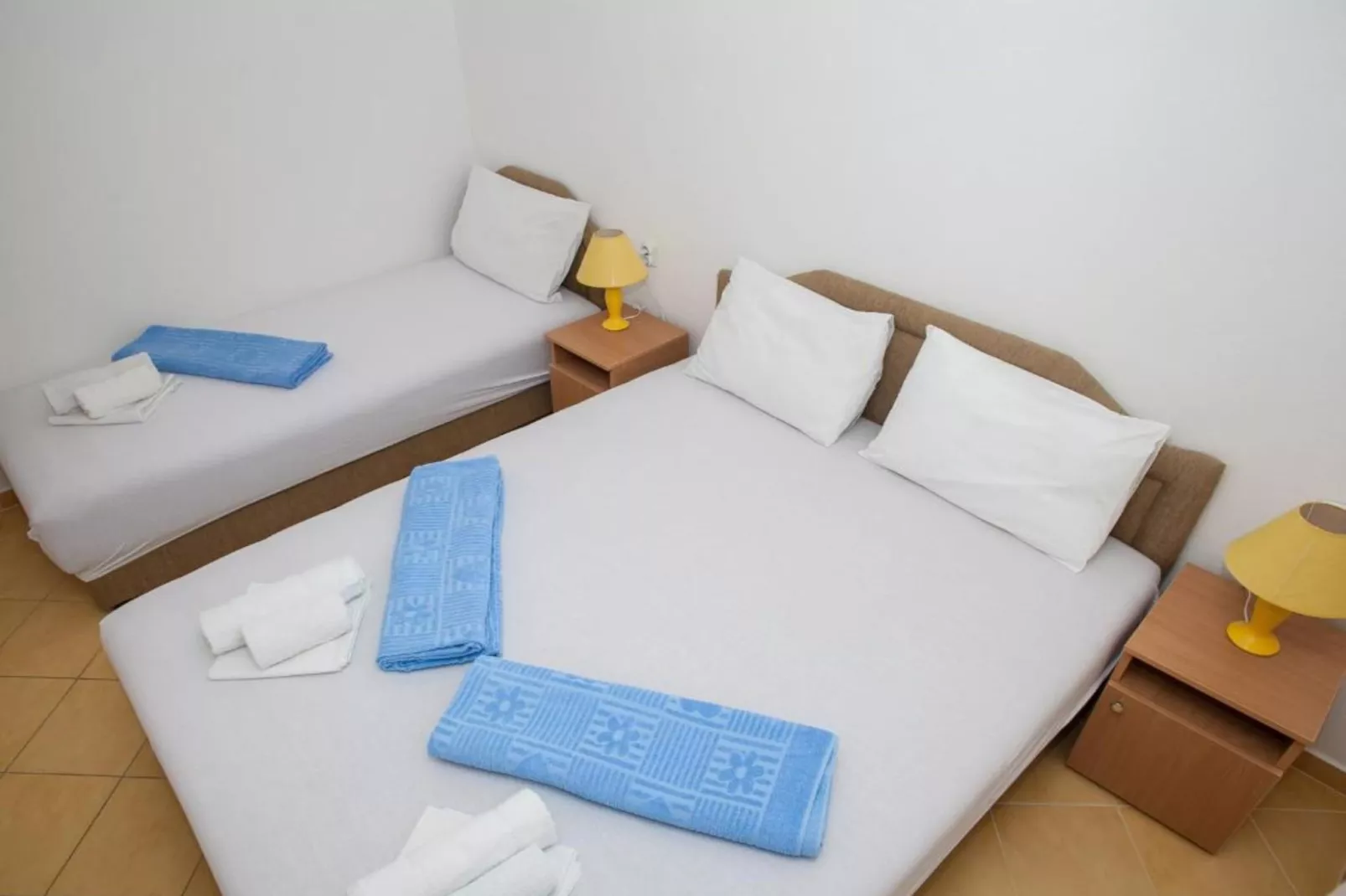 Charming Seaside Escape in Kotor - One Bedroom Apartment with Sea View 2-Schlafzimmer