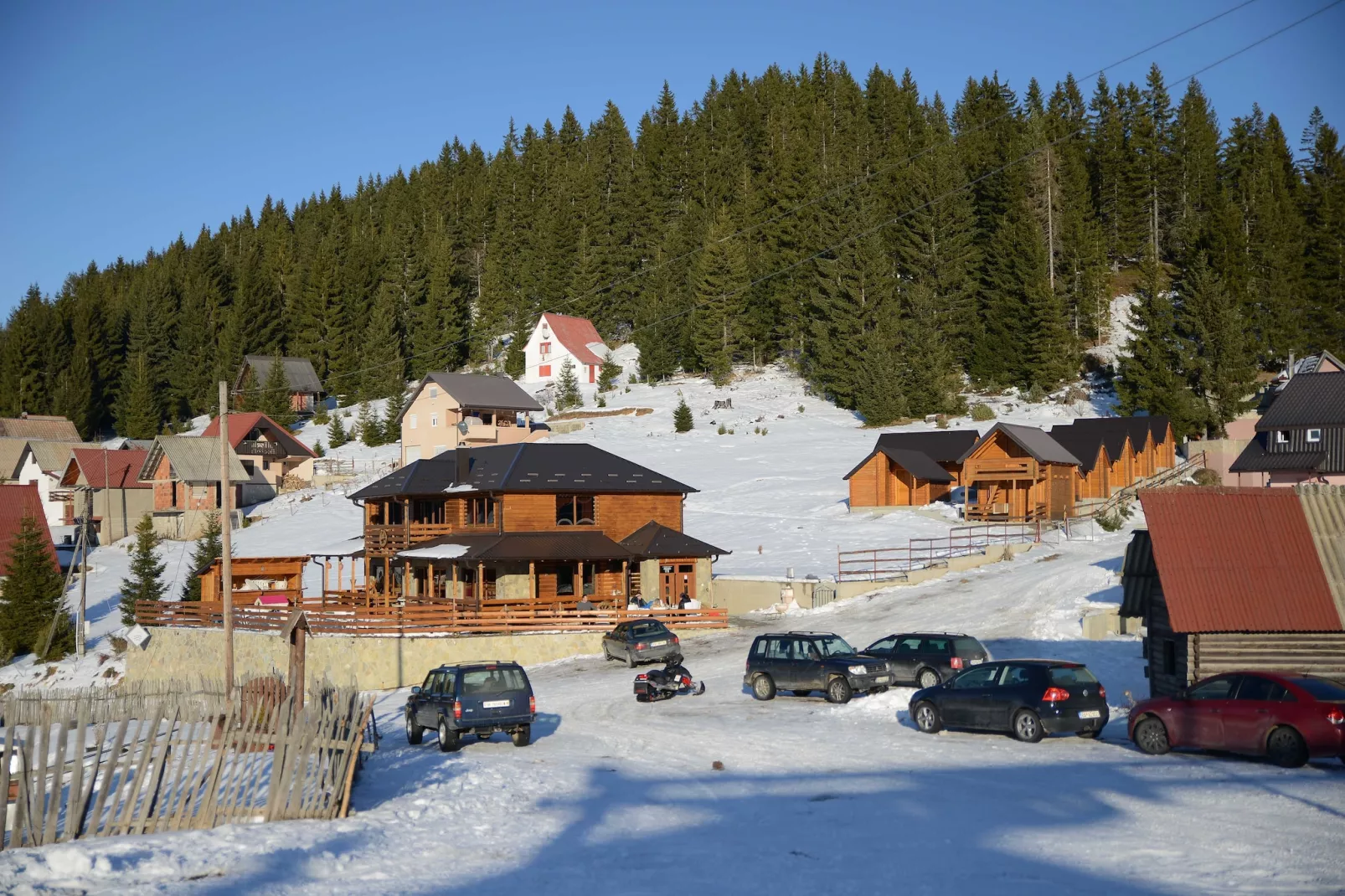 Cozy Berane Stay in Ski Area with On-Site Restaurant - Standard Cottage with balcony - Im Freien