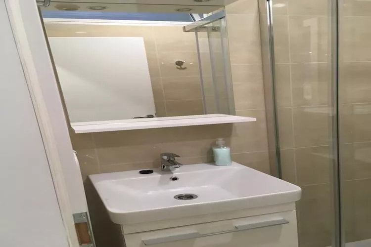 Studio Apartment Sisi - Studio Apartment with Sea View-Bathroom