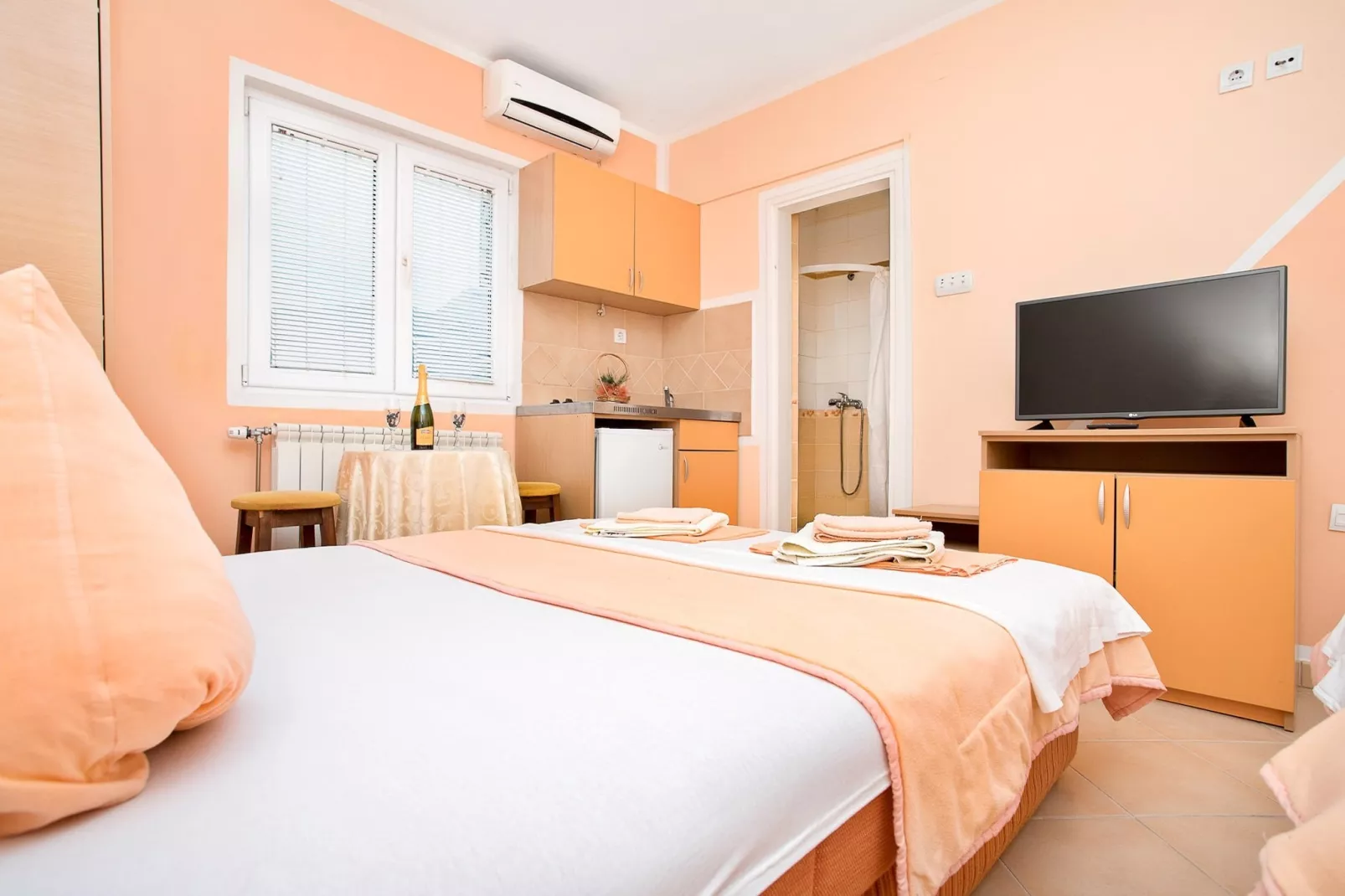 Perfect Budva Stay Near the Sea & Aqua Park - Comfort Triple Studio 1\/1-Schlafzimmer