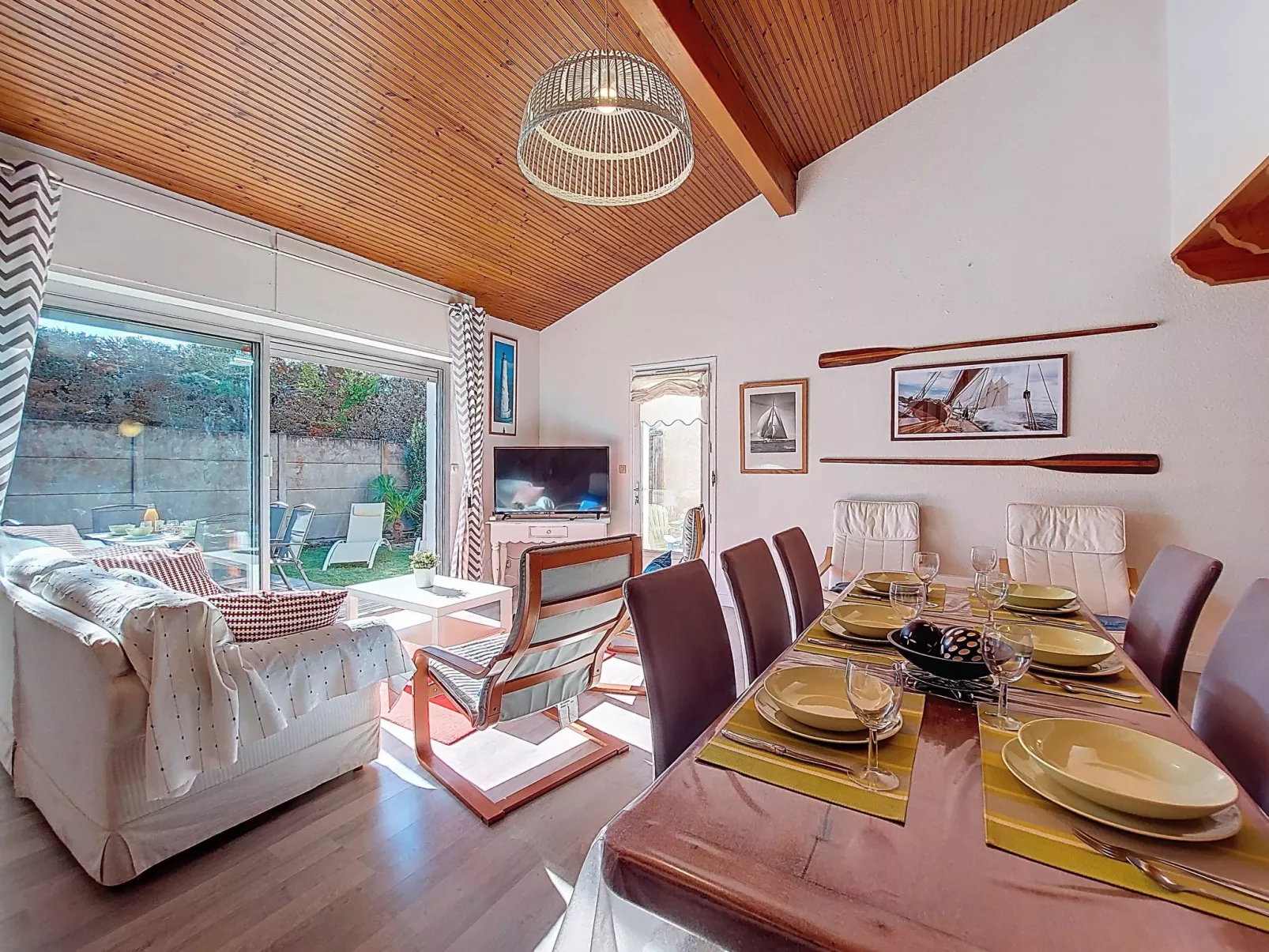 Les Floriales-Drinnen