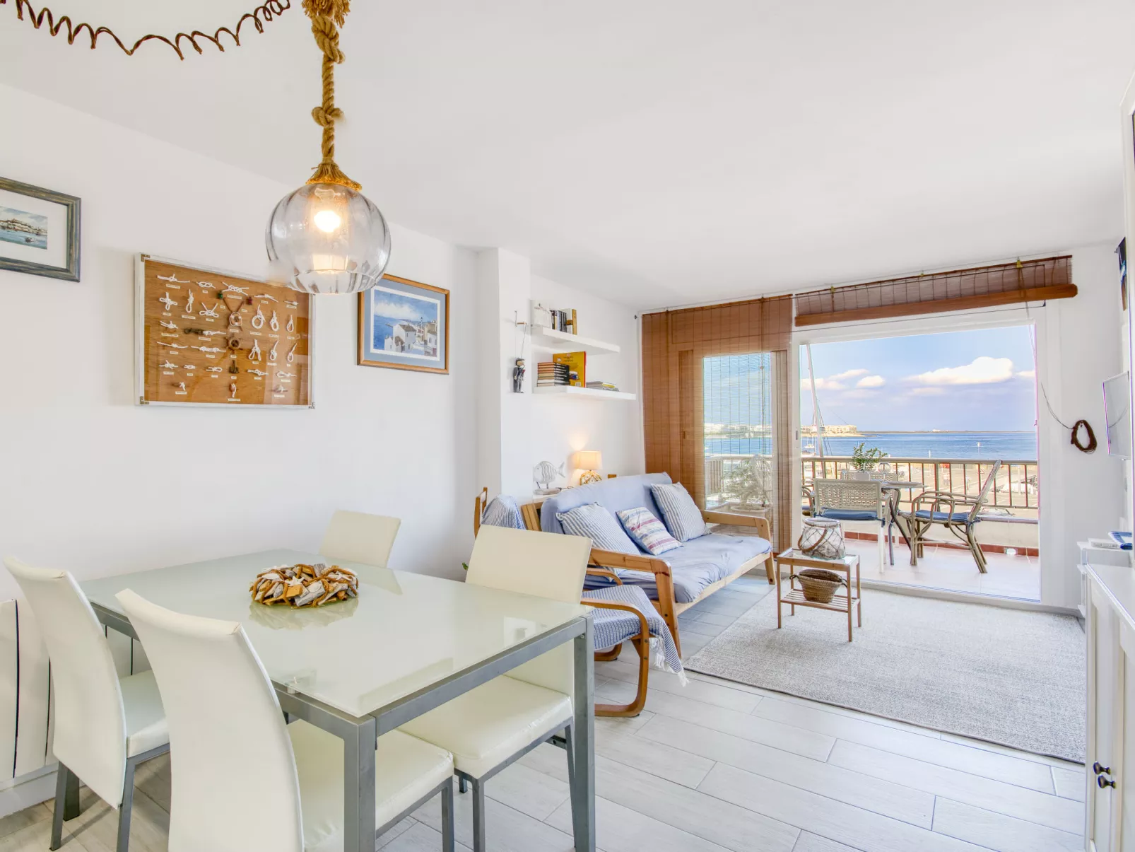 Port L'escala-Inside